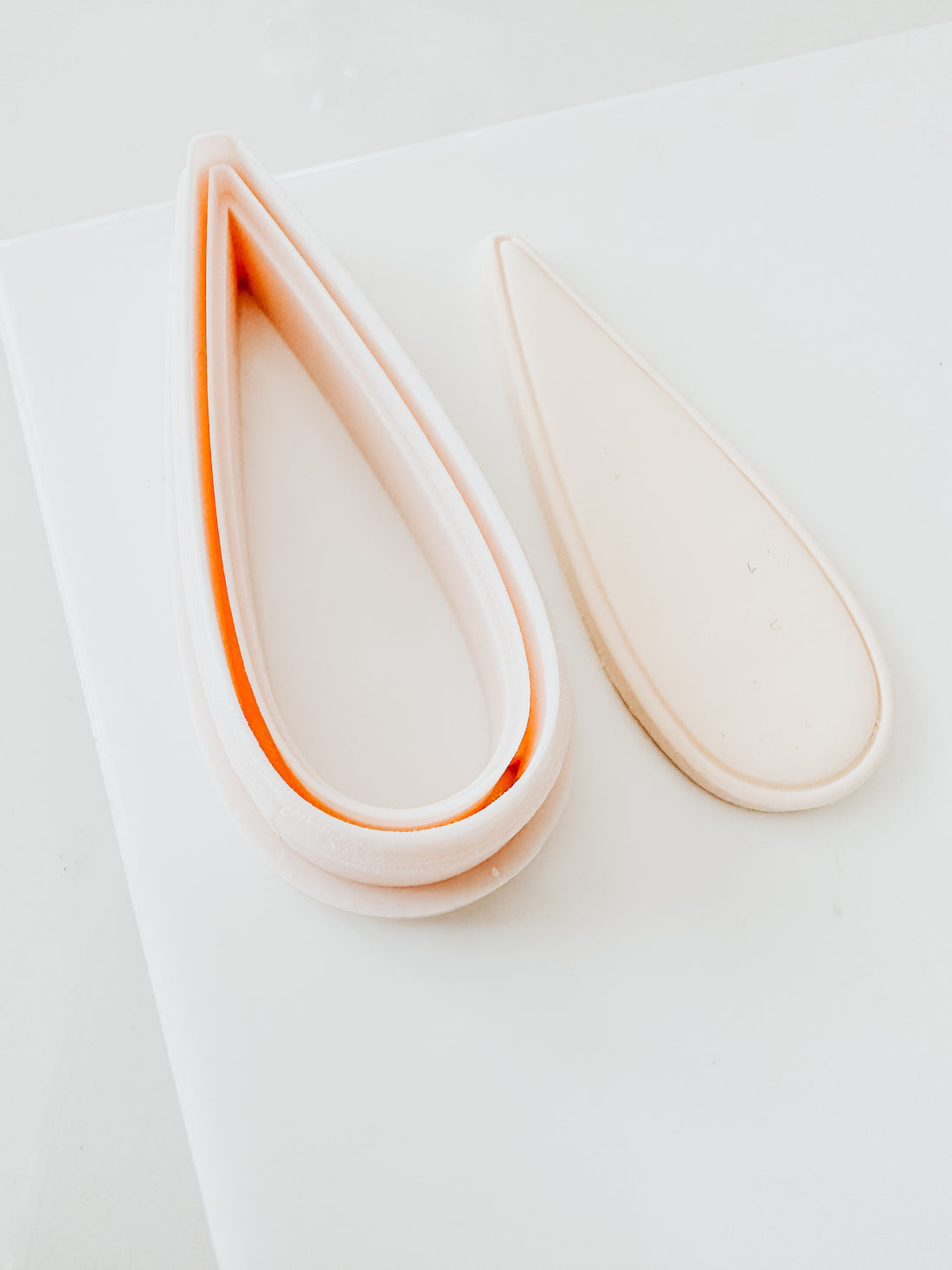 Paris Bordered Elegant Drop Clay Cutter