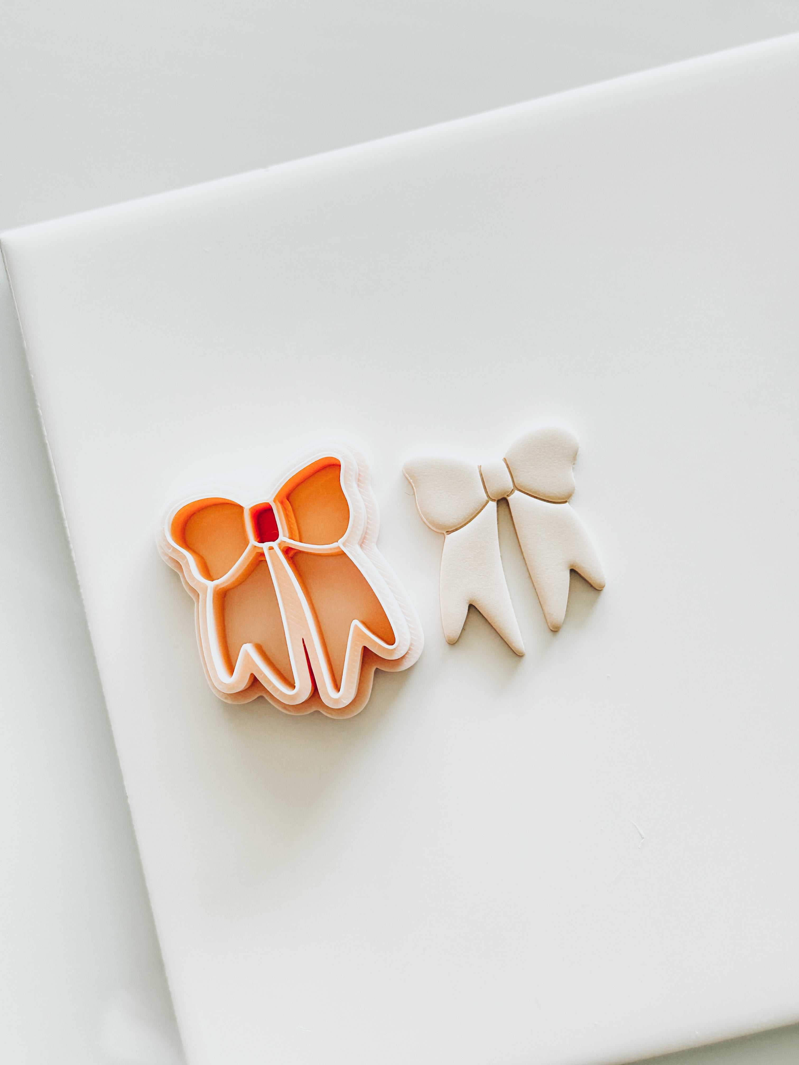 Bow 1 Embossed Clay Earring Cutter