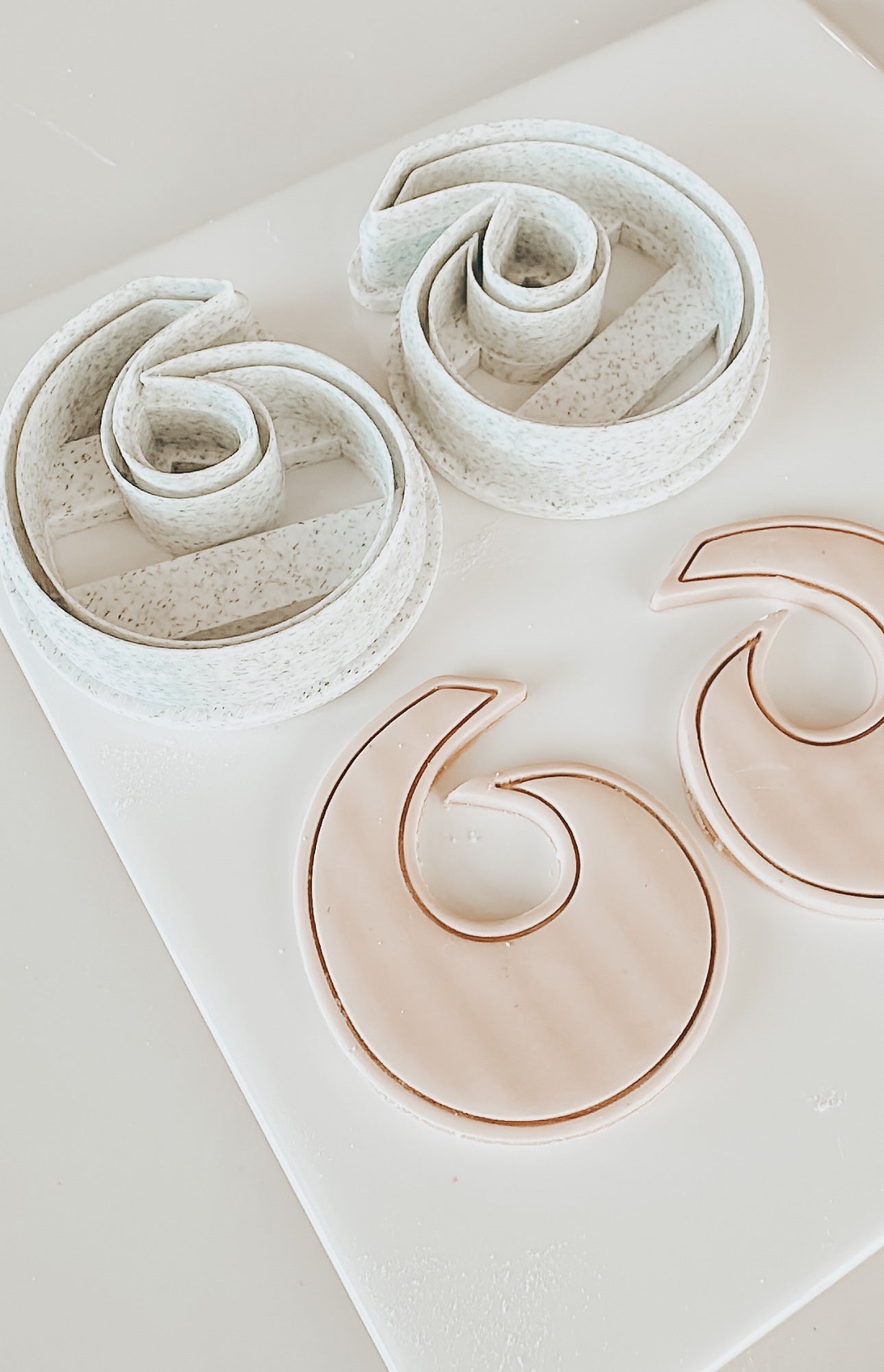 Mirrored Curl Wit Border Clay Cutter 2 inches