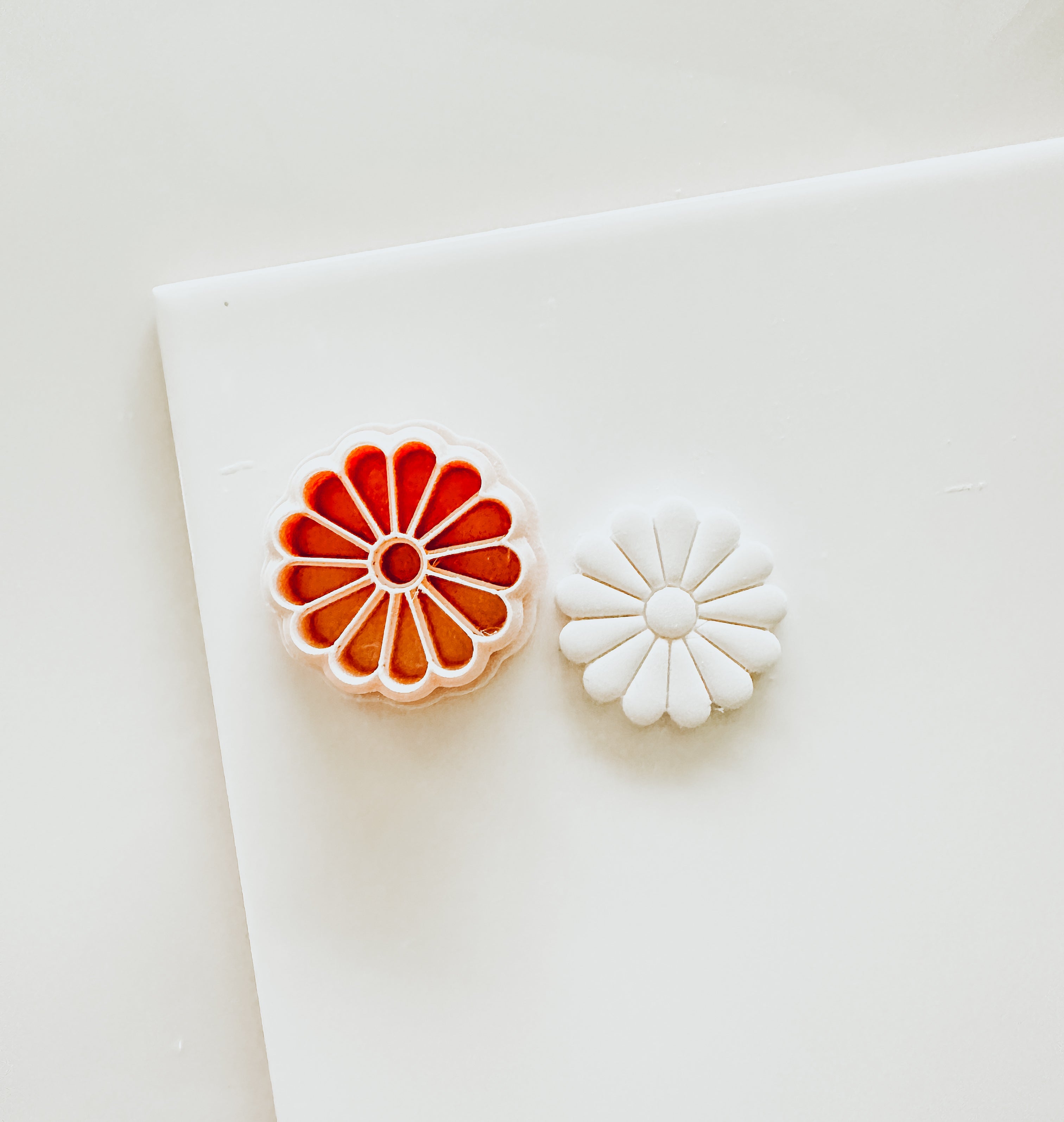 Daisy Embossed Flower Arch Clay Cutter