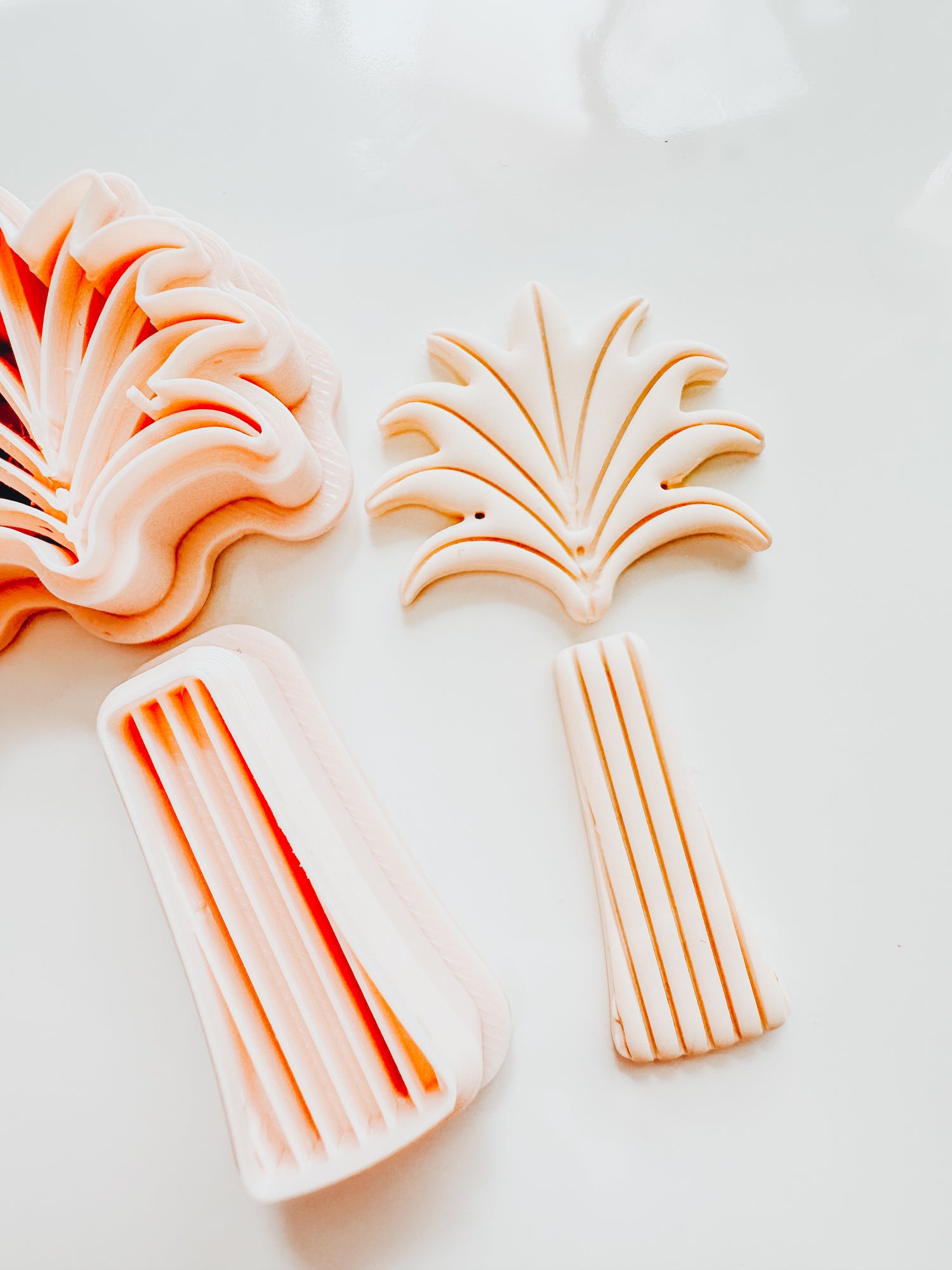 Sway Palm Tree 2 Piece Embossed Clay Cutter