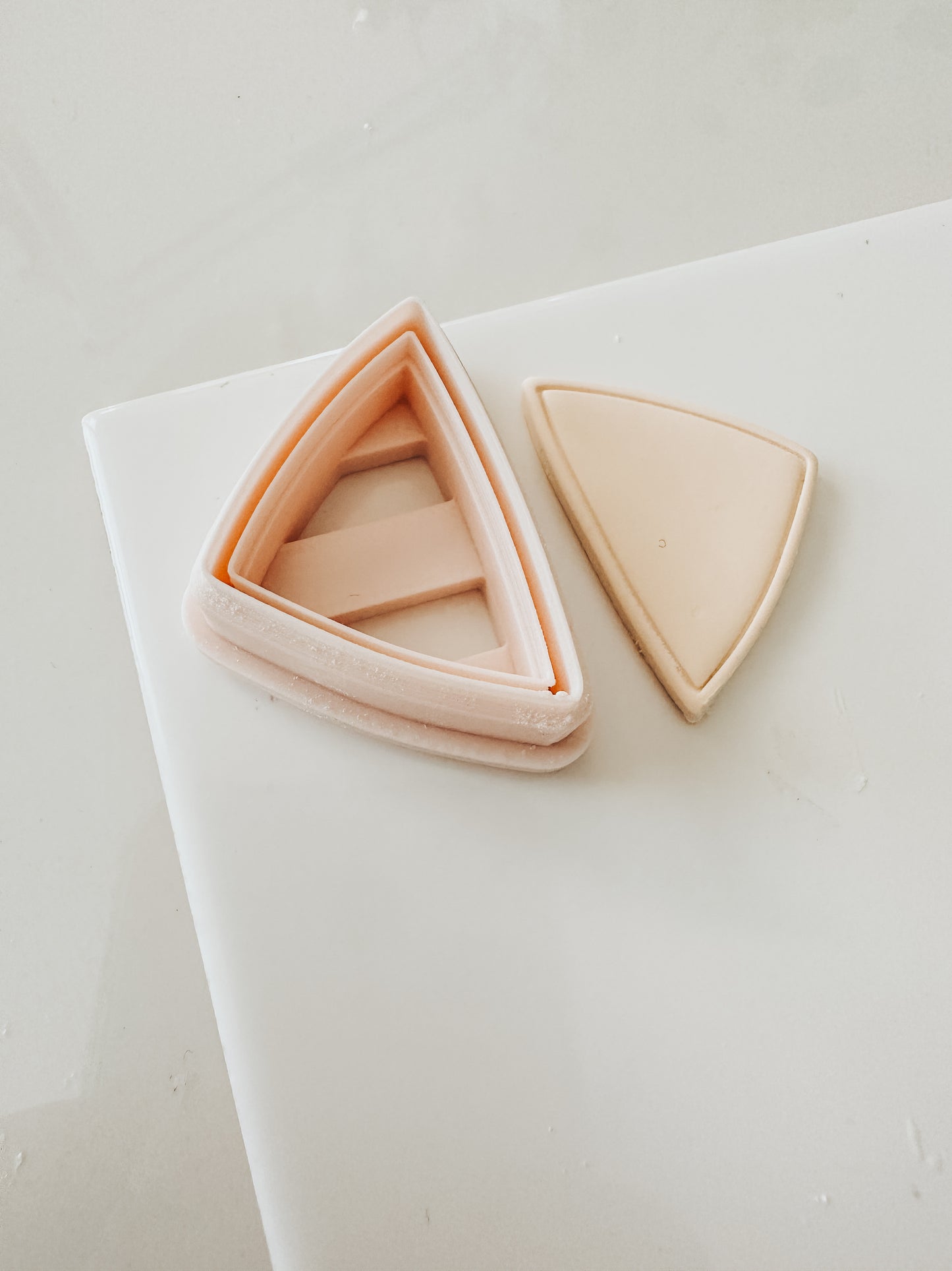 Santana Bordered Oblong Triangle Clay Cutter 1.50”