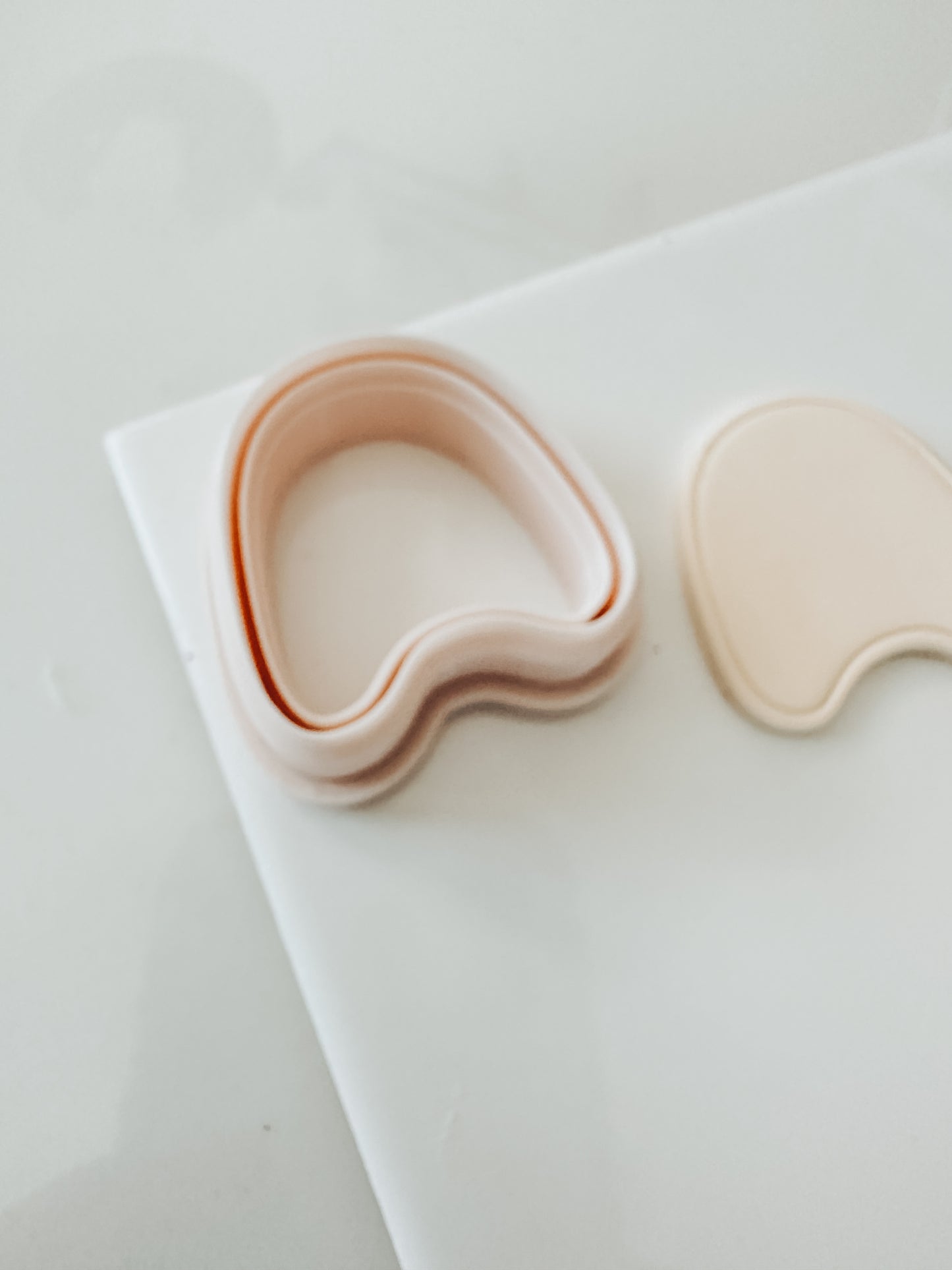 Larisa Bordered Organic Clay Cutter