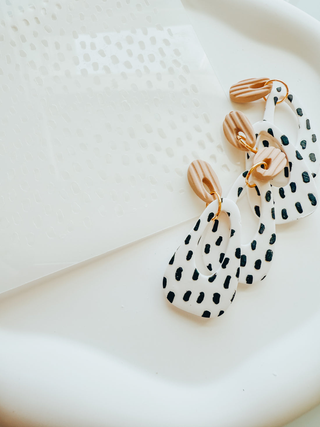 Speckled Dots Stencil