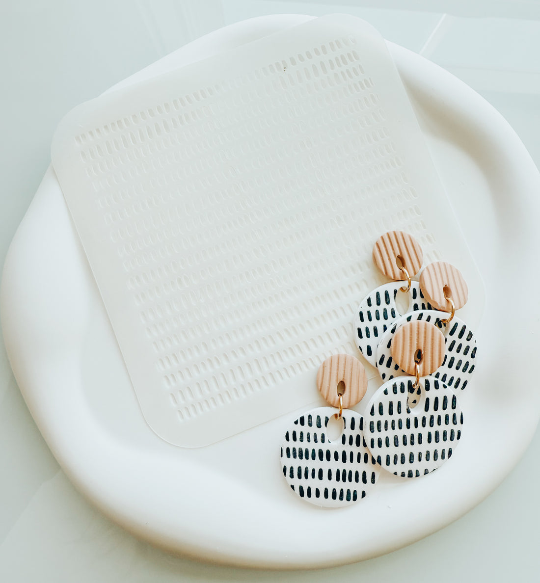 Organic Dash Stencil