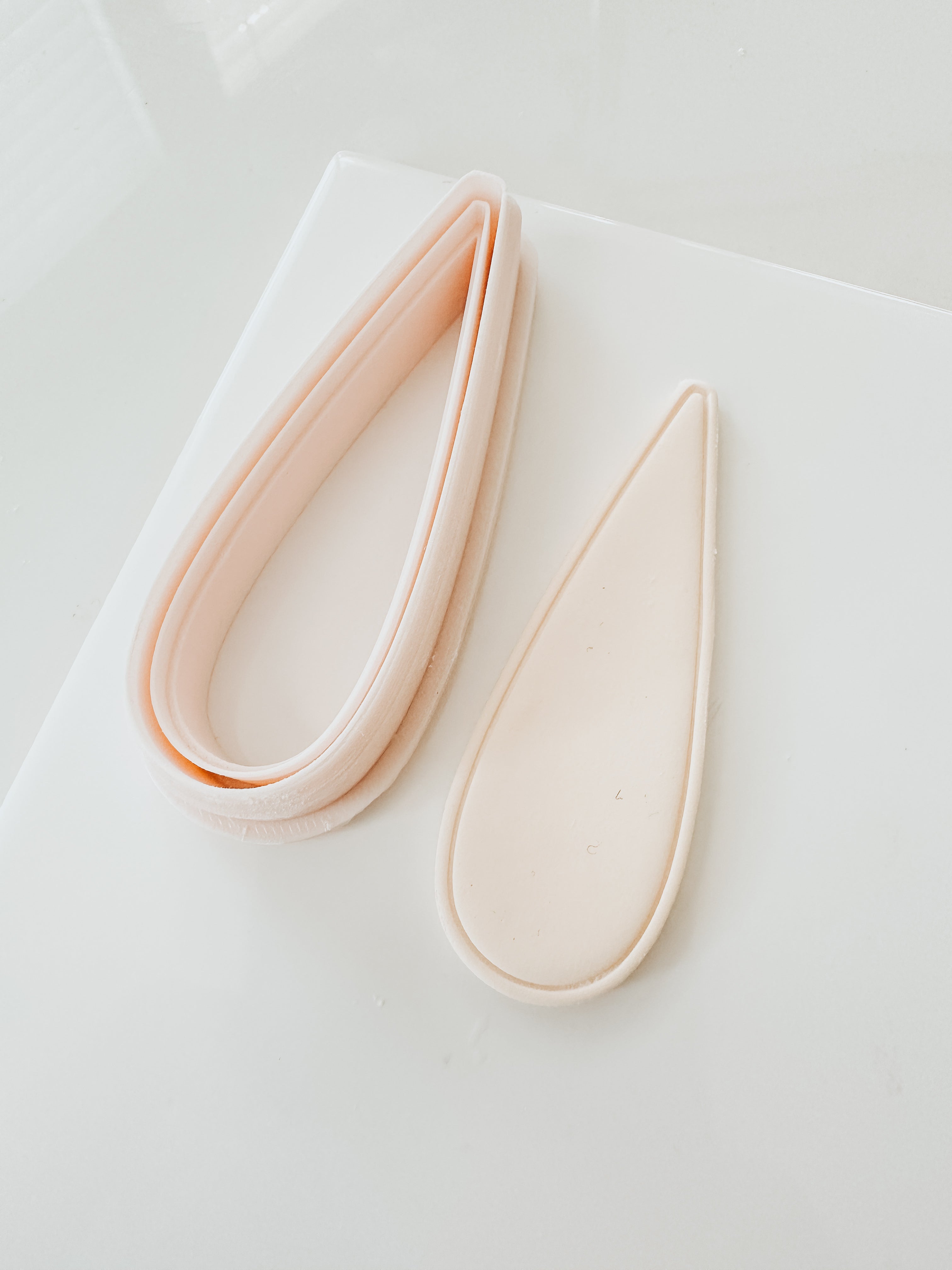 Paris Bordered Elegant Drop Clay Cutter