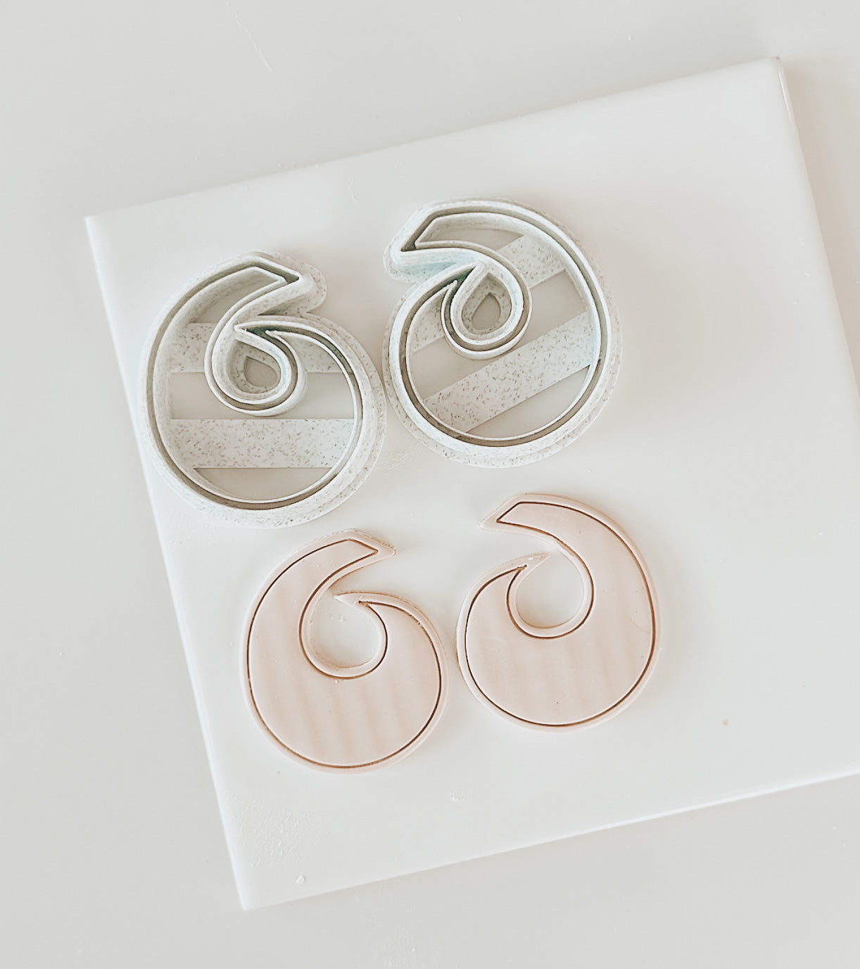 Mirrored Curl Wit Border Clay Cutter 2 inches