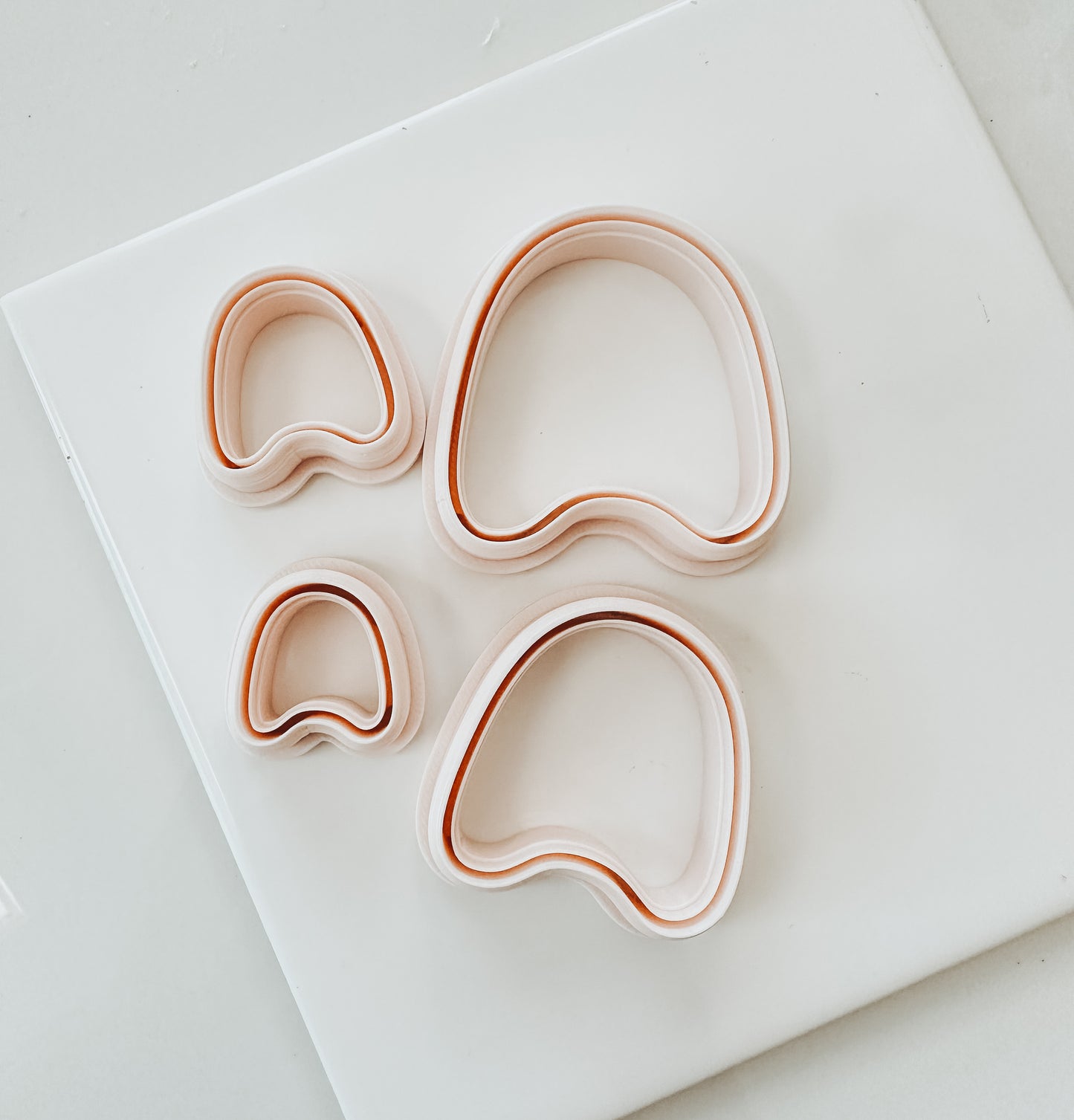 Larisa Bordered Organic Clay Cutter