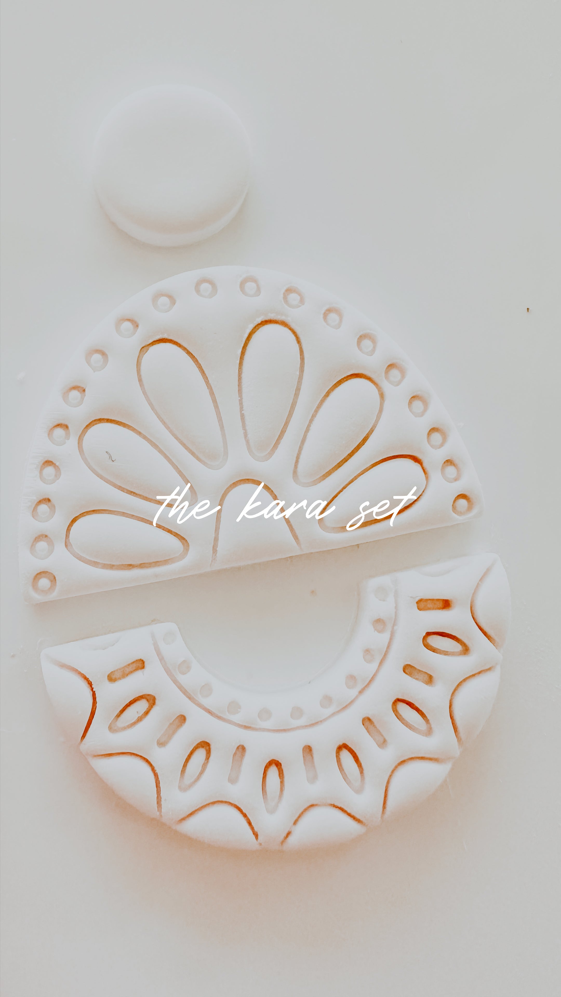 Kara Floral & Dots Embossed Clay Cutter