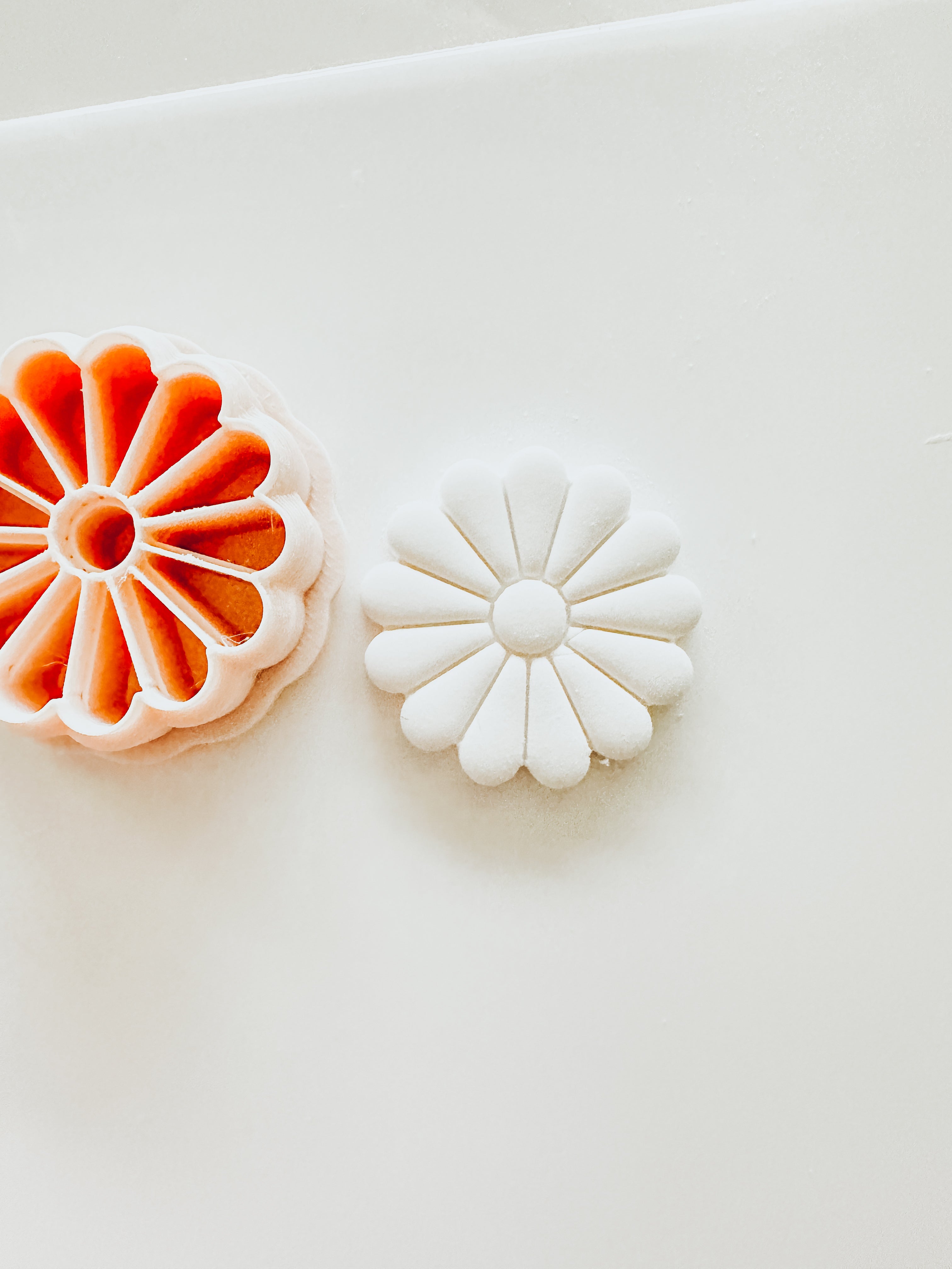 Daisy Embossed Flower Arch Clay Cutter