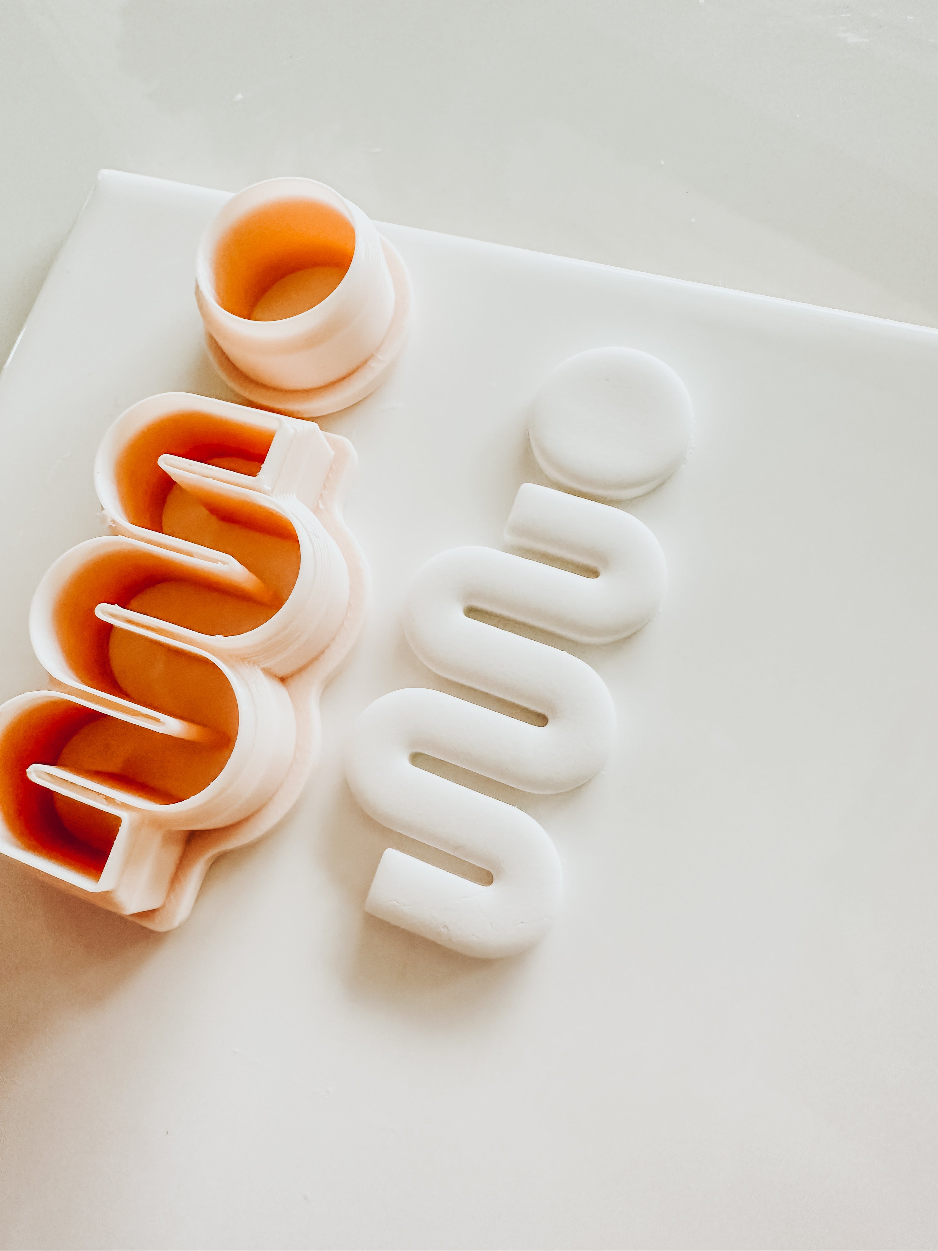 Avianna Wavy Abstract Clay Cutter Set 2.50”