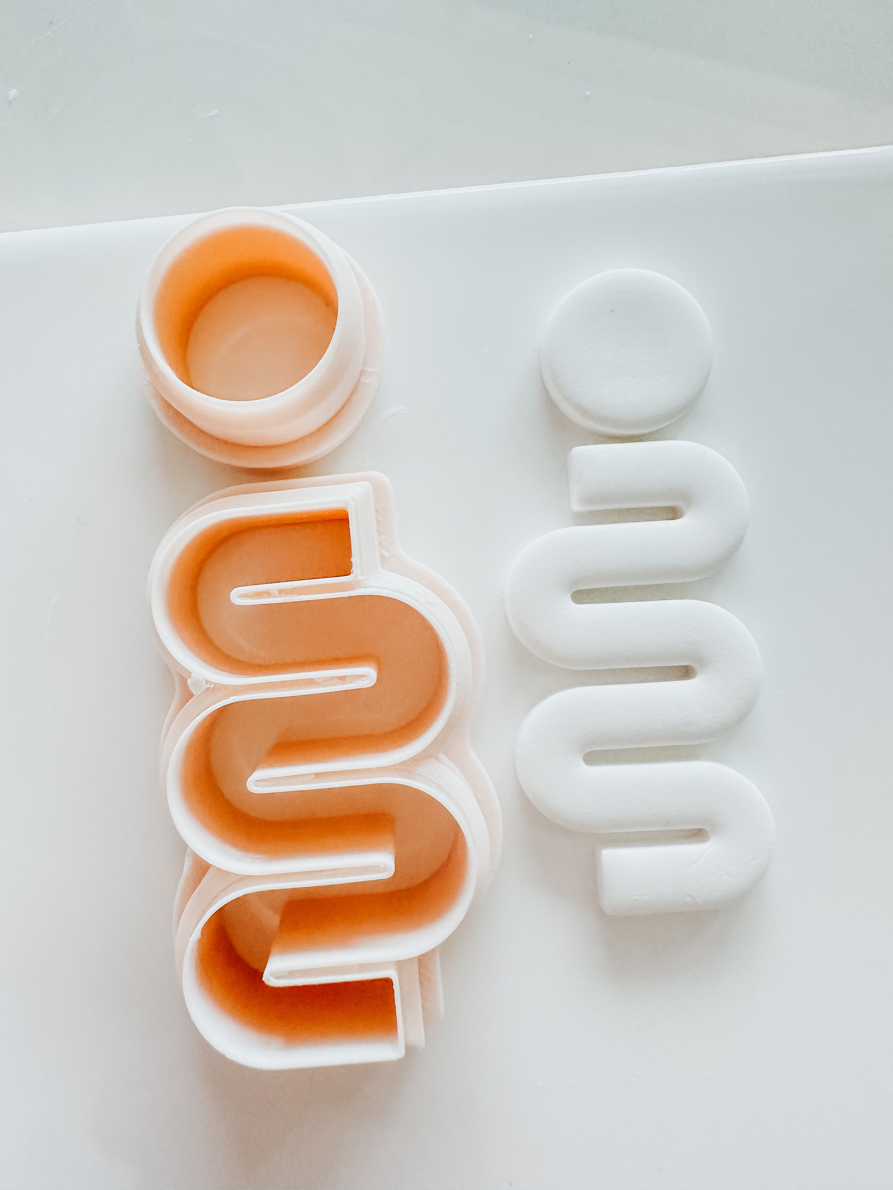 Avianna Wavy Abstract Clay Cutter Set 2.50”