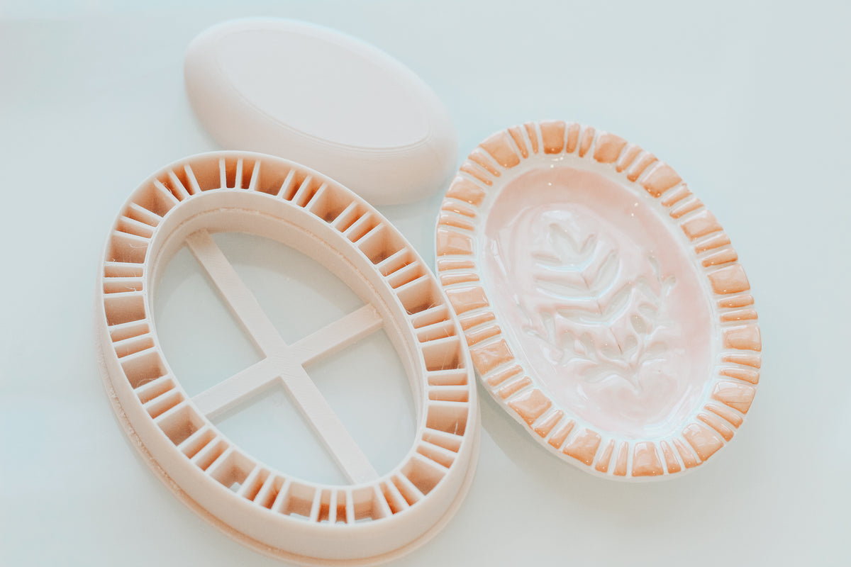 Dashed Oval Trink Dish & Shaper Set