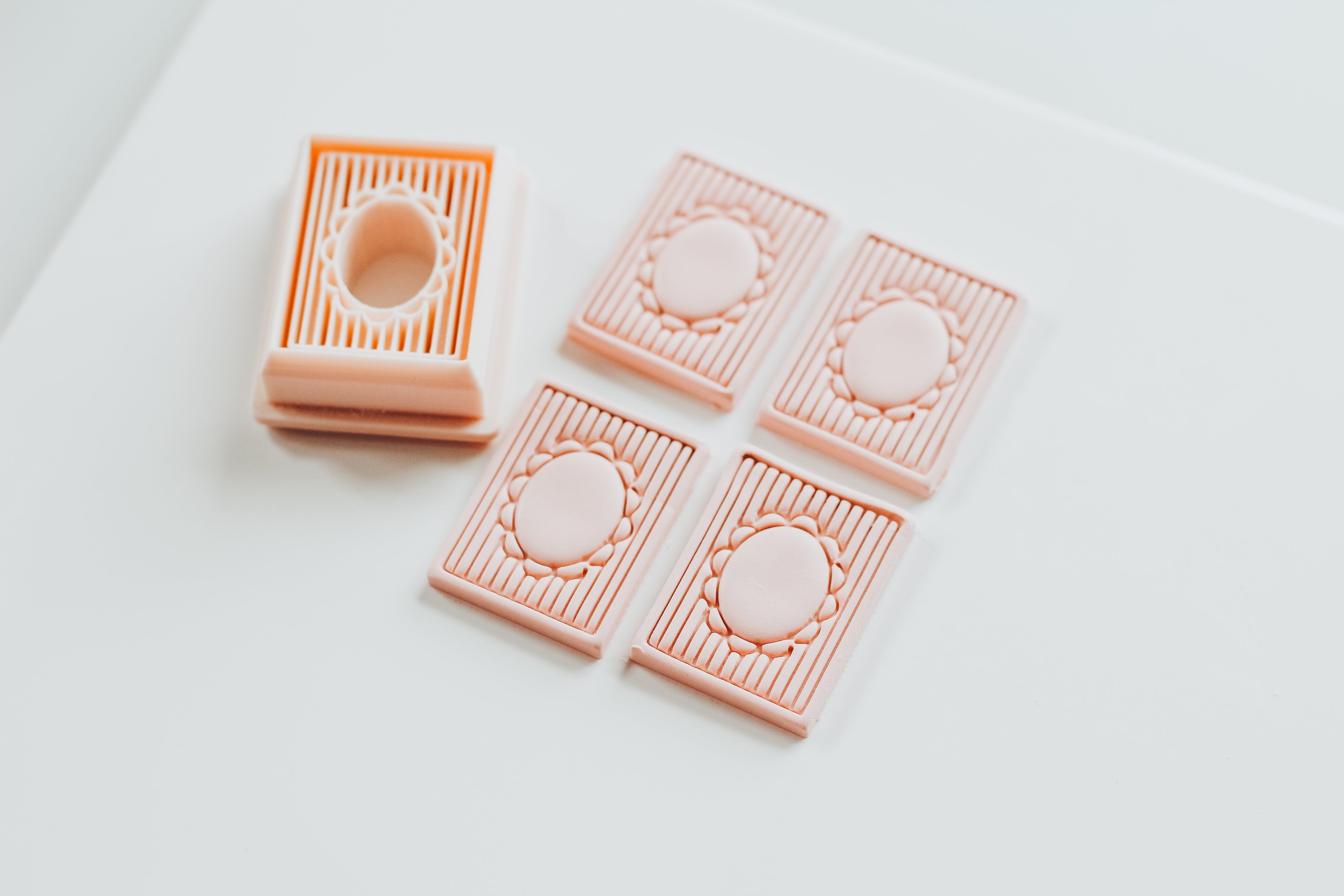 Ribbed Oval Frame Clay Cutter