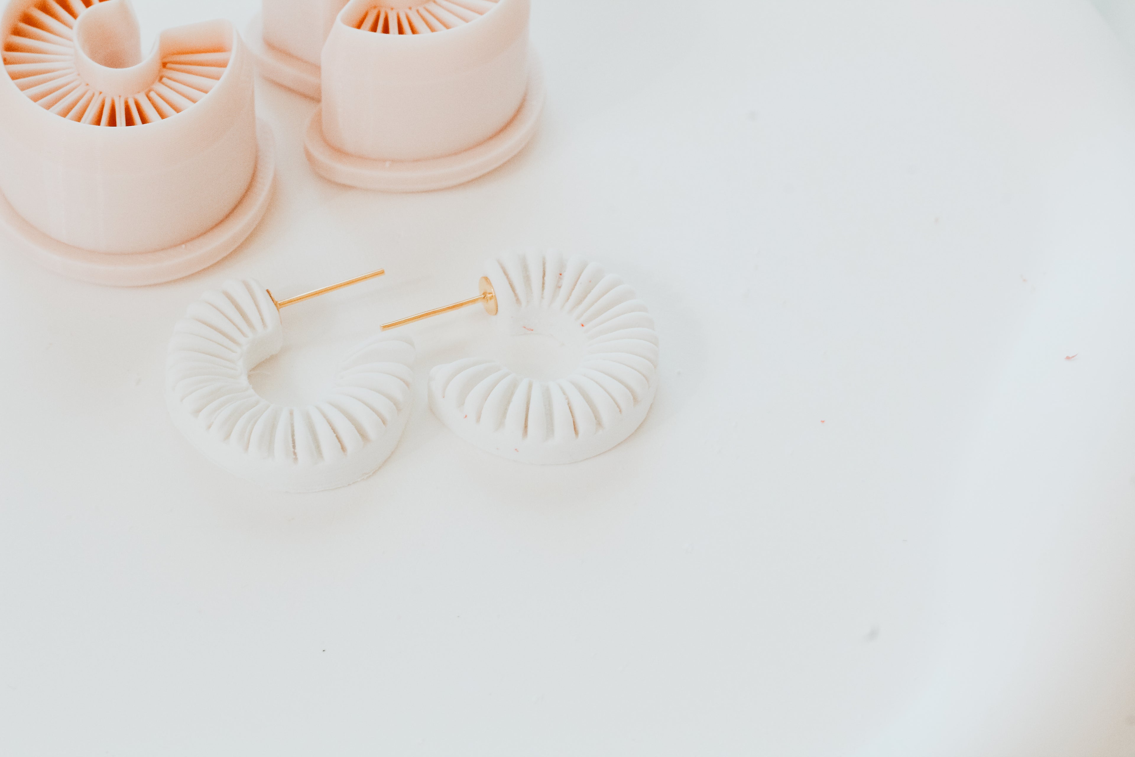 Double Ribbed Hoop / Huggie Clay Cutter Mirrored Set