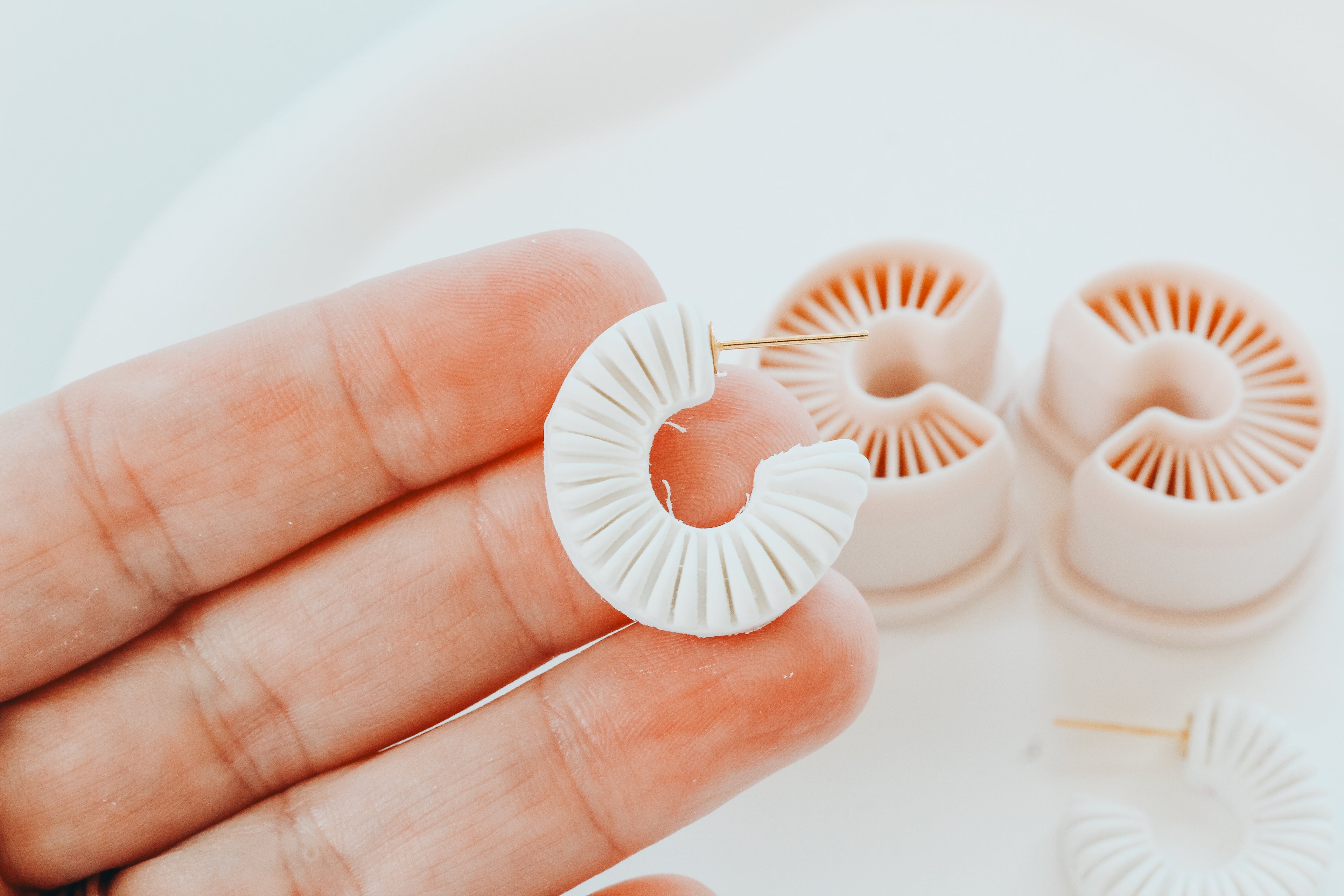 Double Ribbed Hoop / Huggie Clay Cutter Mirrored Set