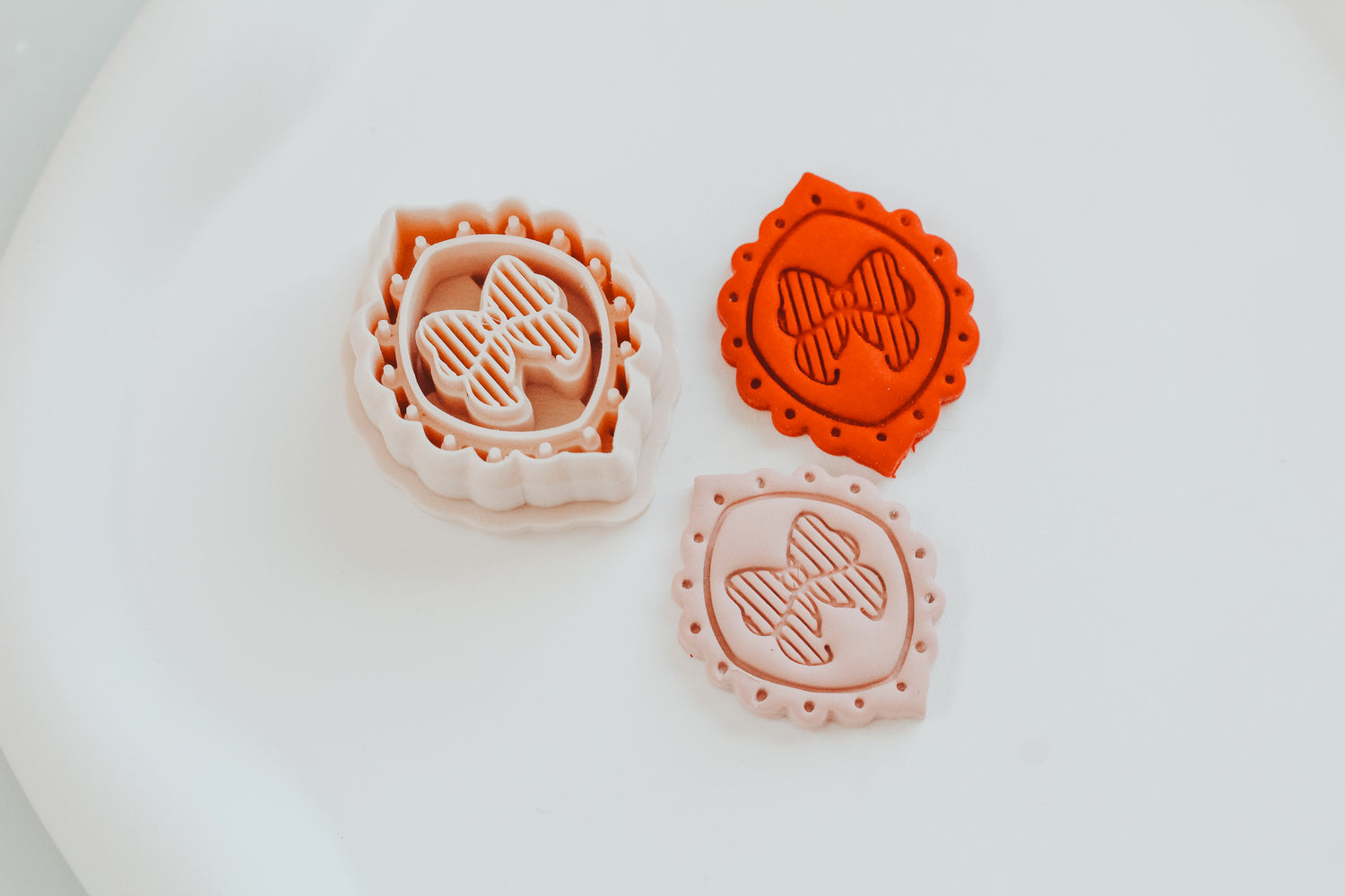 Scalloped Bow Frame Clay Cutter