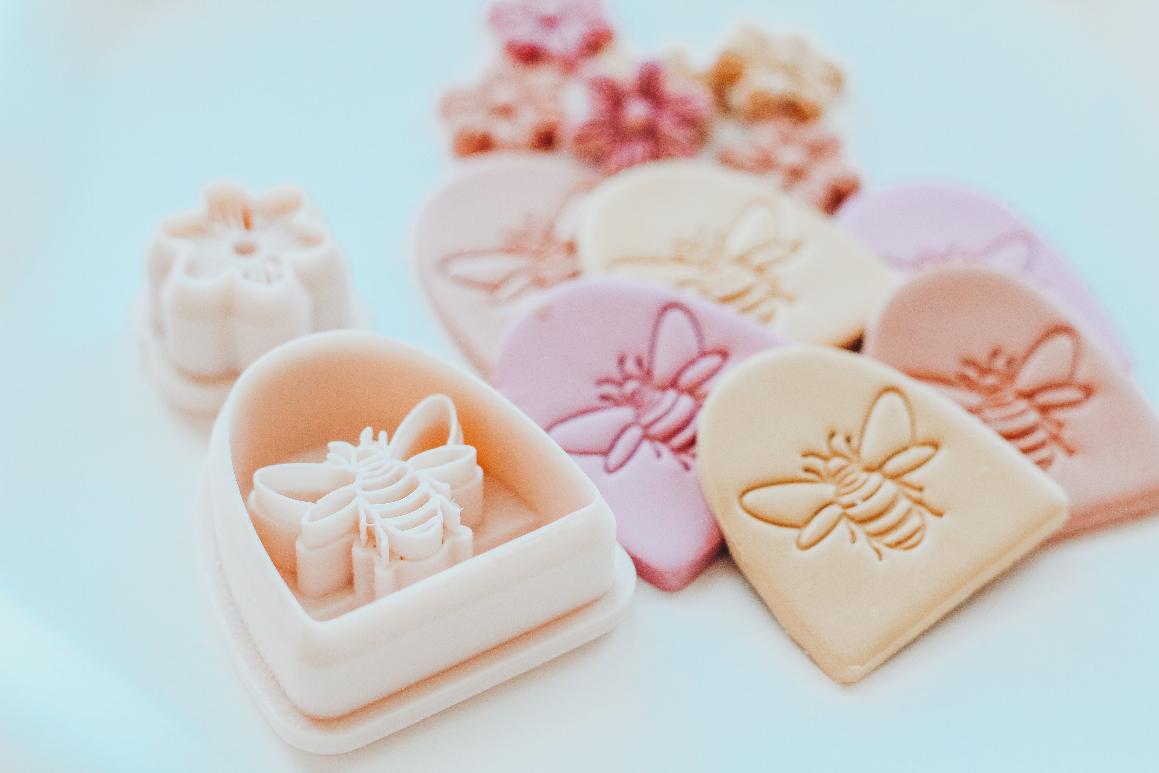 Honey Bee Arch Frame Clay Cutter