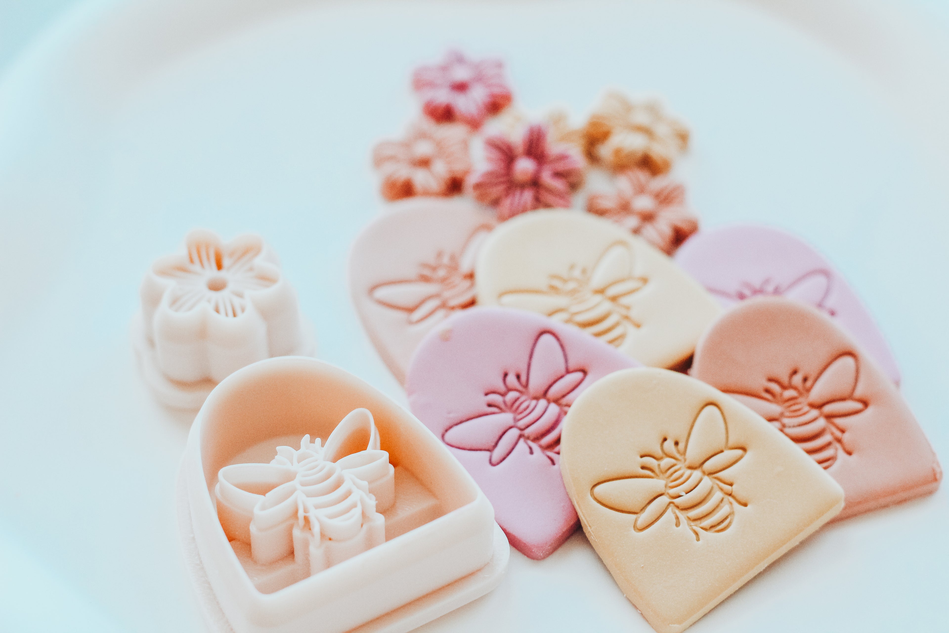 Honey Bee Arch Frame Clay Cutter