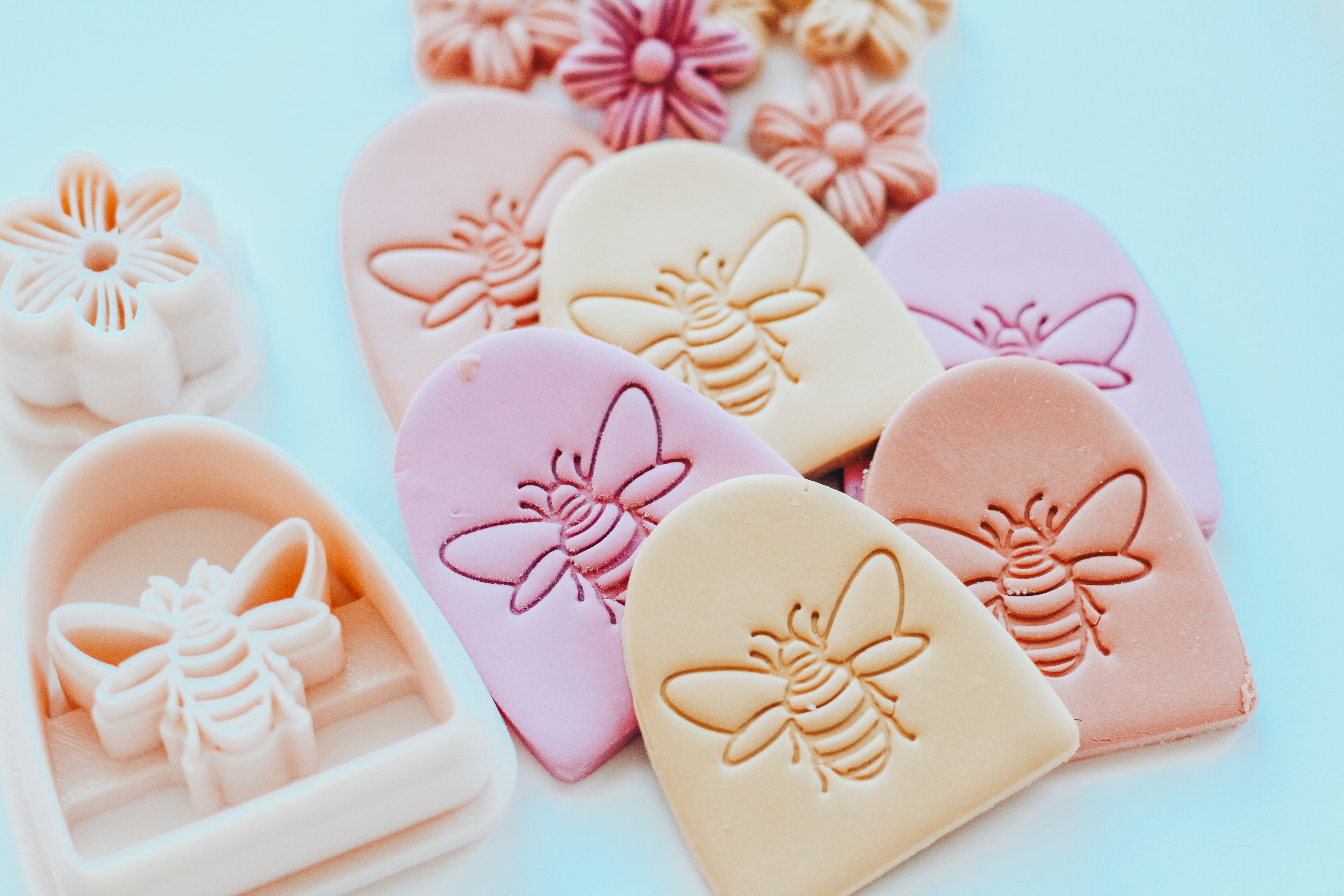 Honey Bee Arch Frame Clay Cutter