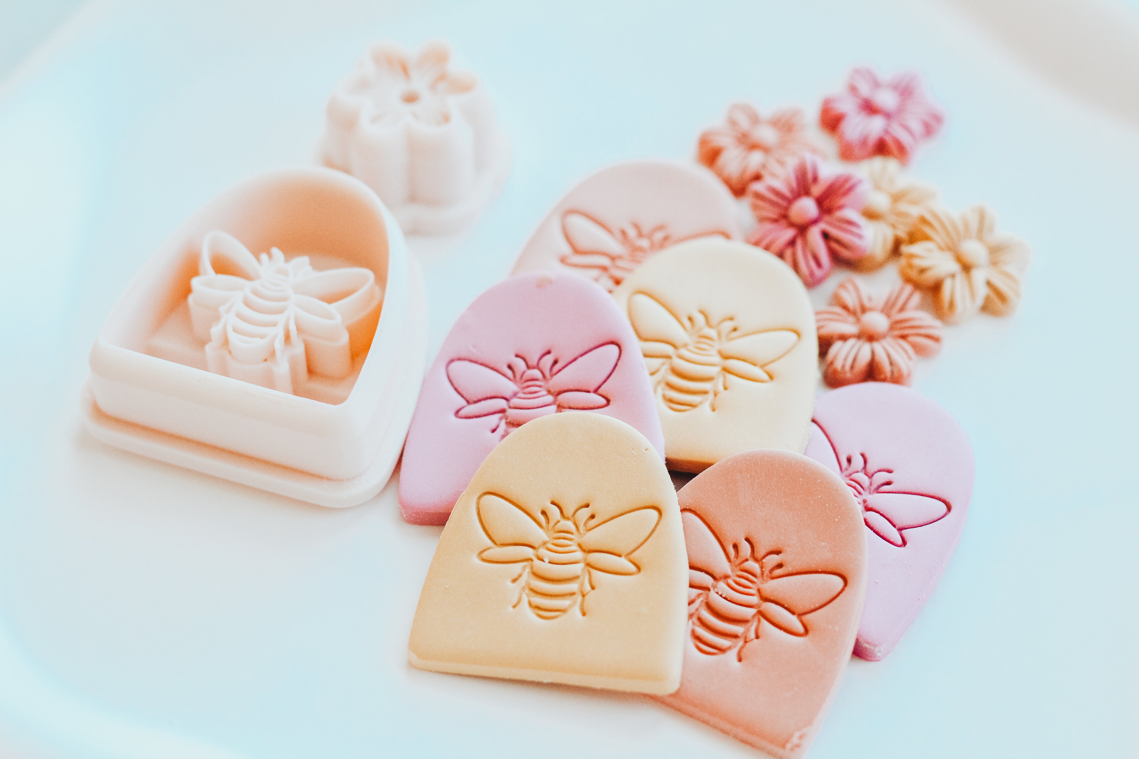Honey Bee Arch Frame Clay Cutter