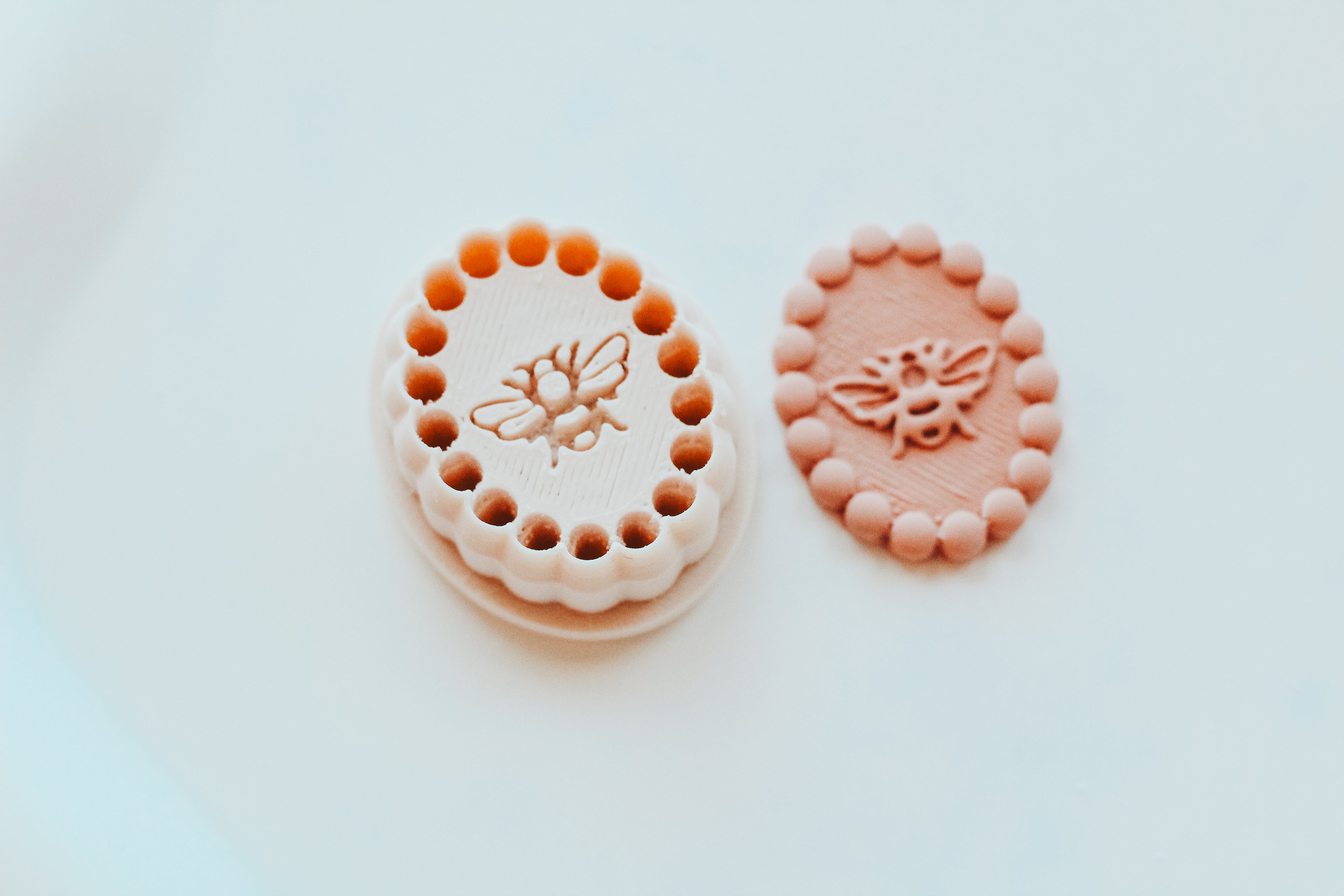 Bubble Honey Bee Frame Clay Cutter