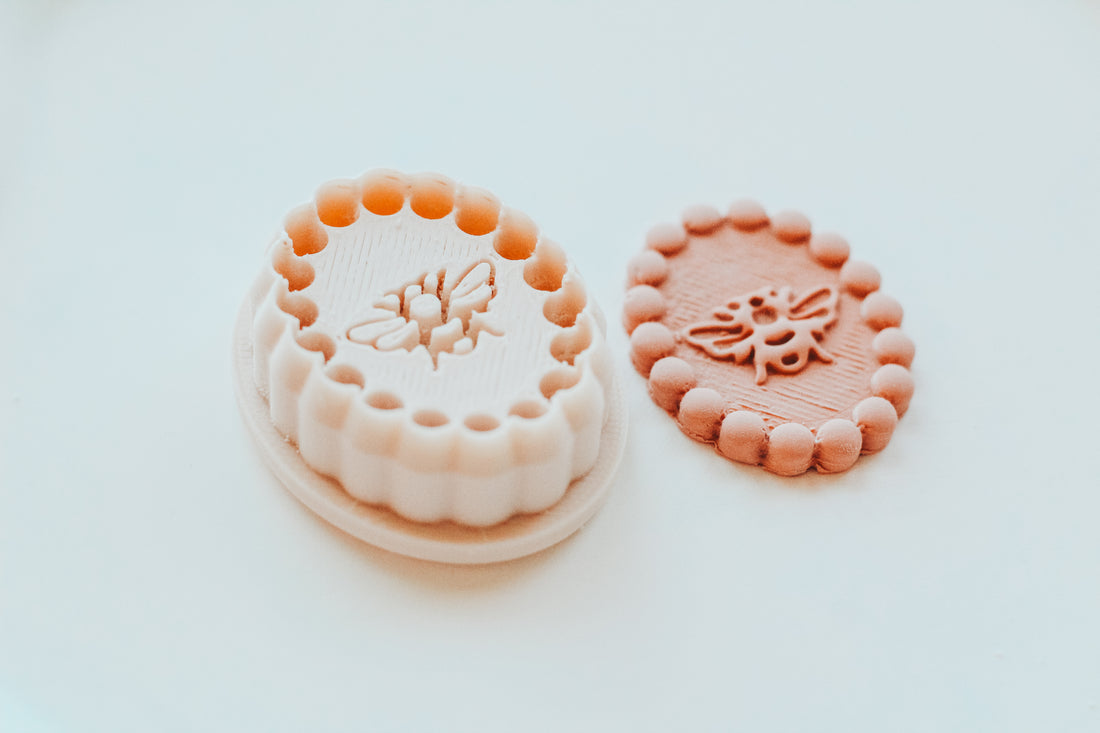 Bubble Honey Bee Frame Clay Cutter
