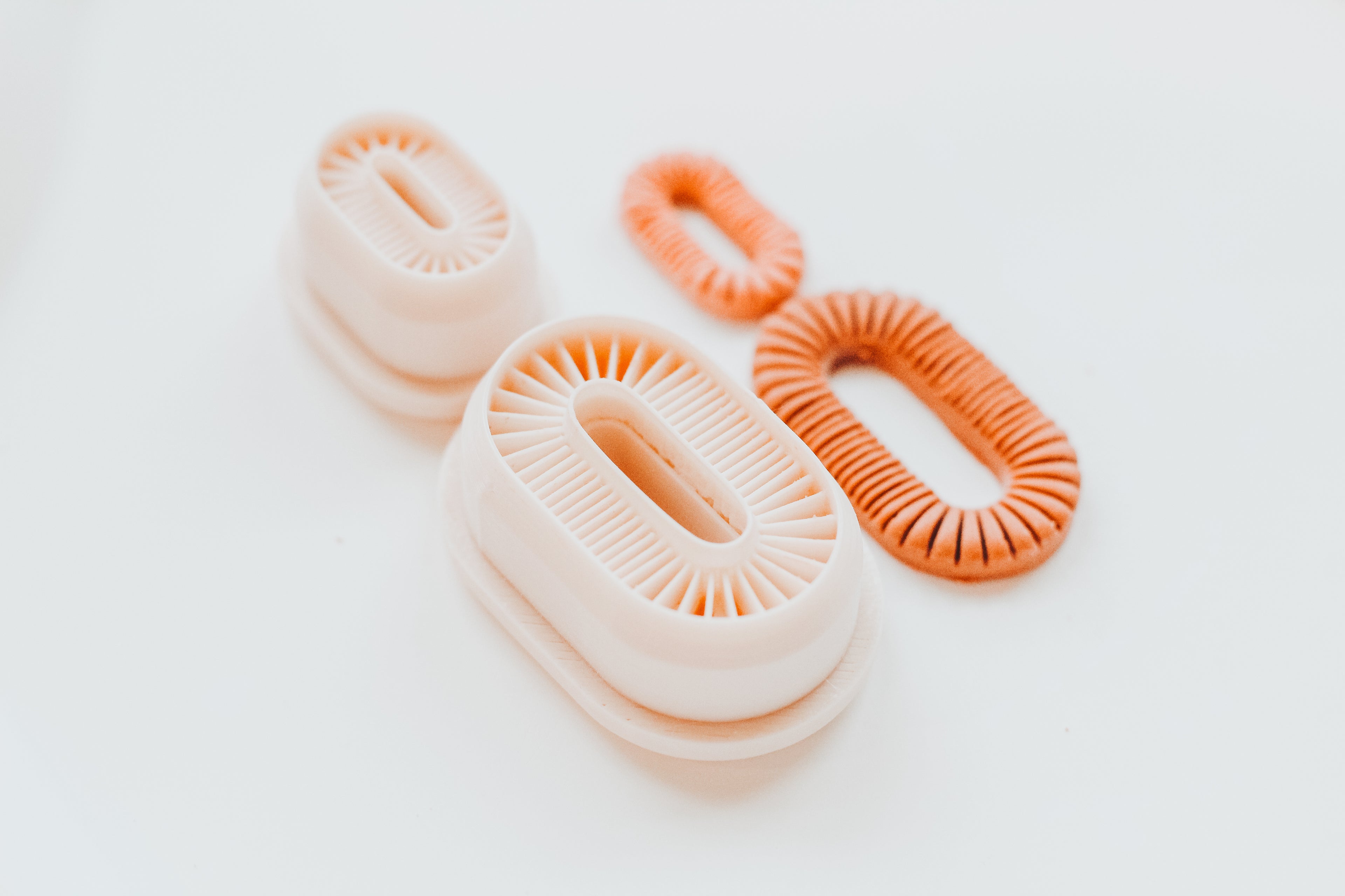 Lush & Wild Ribbed Links - Two Piece Clay Earring Cutter