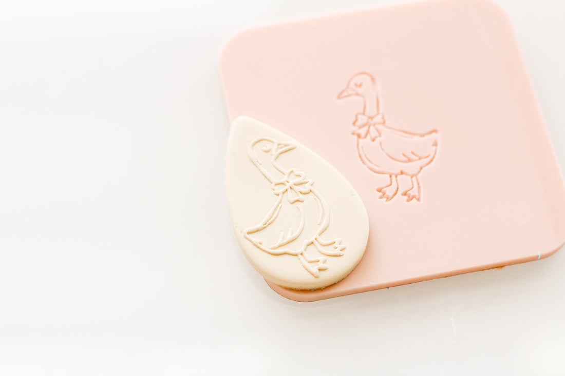 Goose & Bow Clay Acrylic Texture Plate