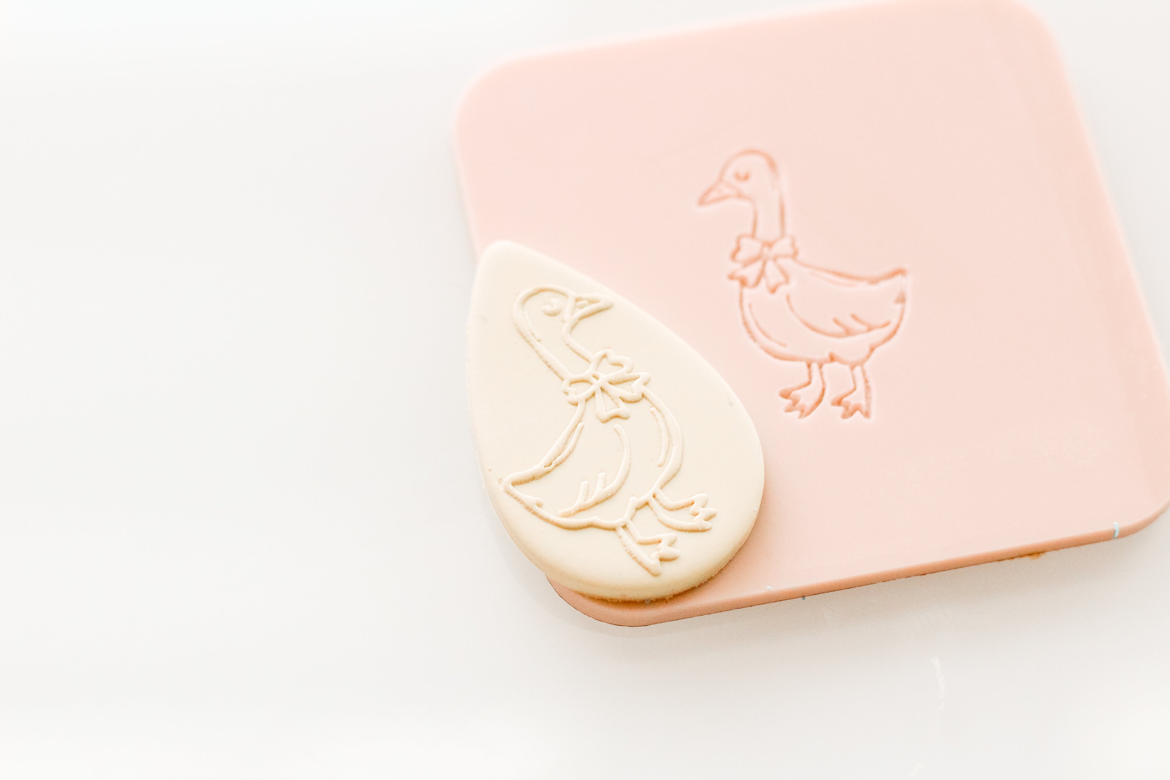 Goose & Bow Clay Acrylic Texture Plate