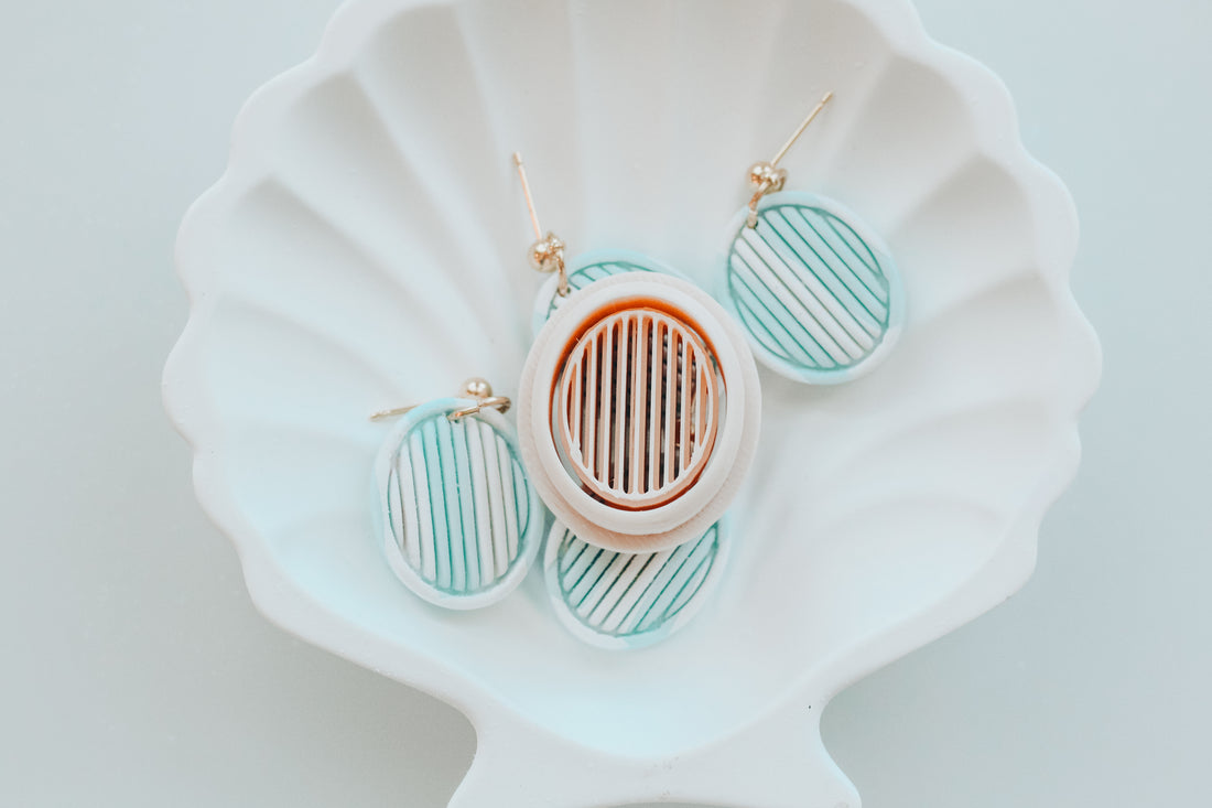 Framed Oval Ribbed Clay Cutter