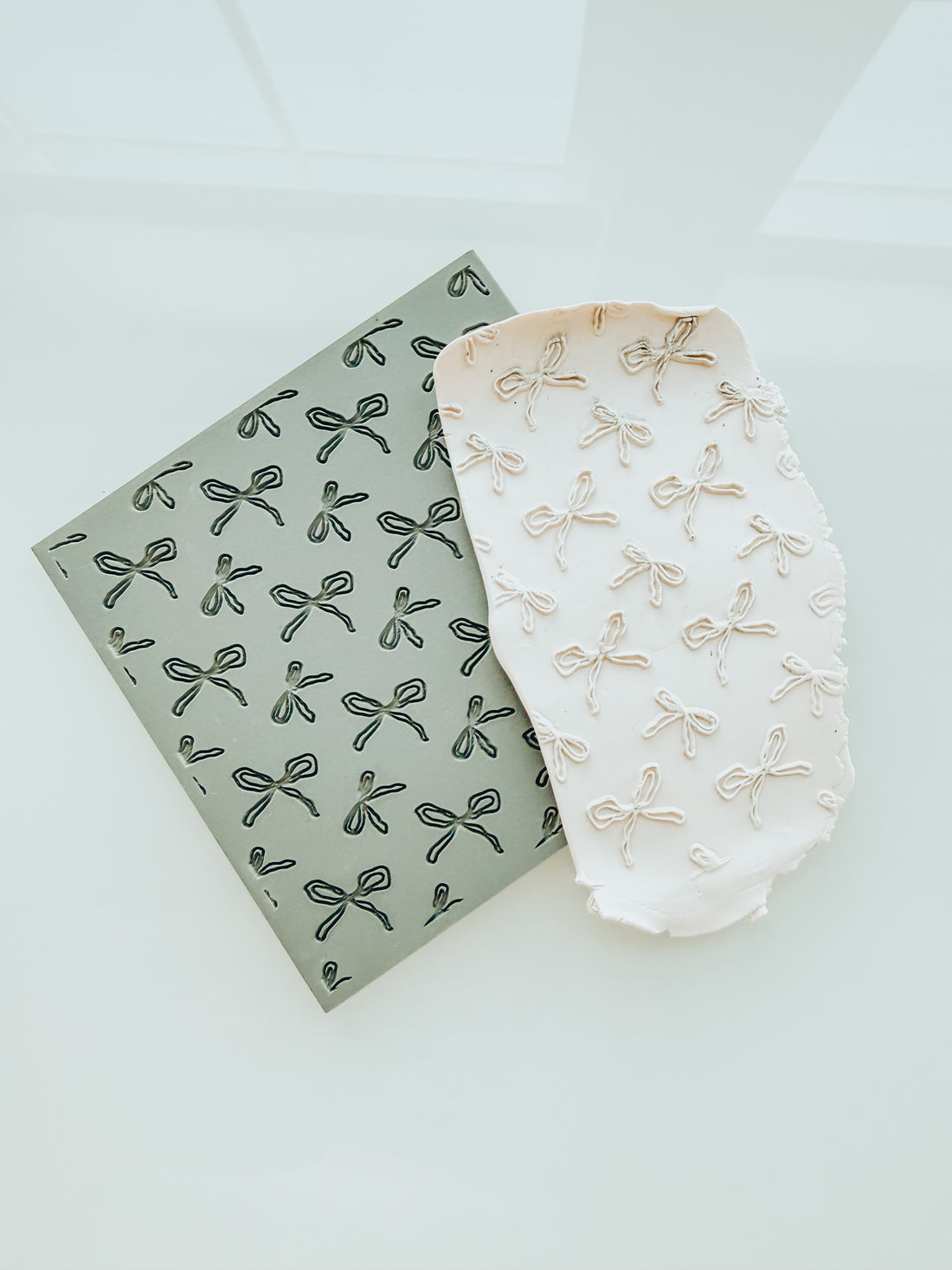 Organic Ribbon Bow Texture Mat