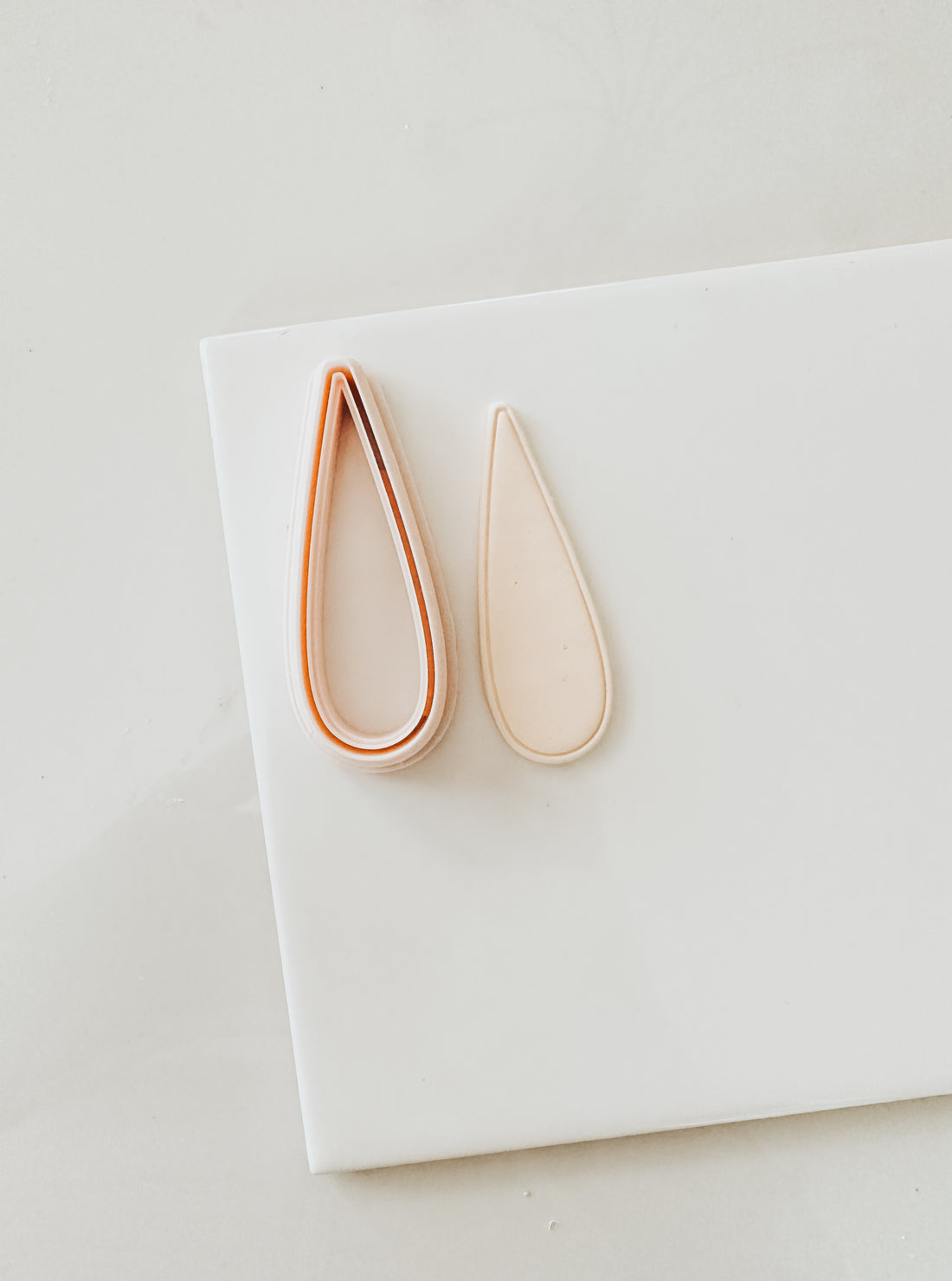 Paris Bordered Elegant Drop Clay Cutter