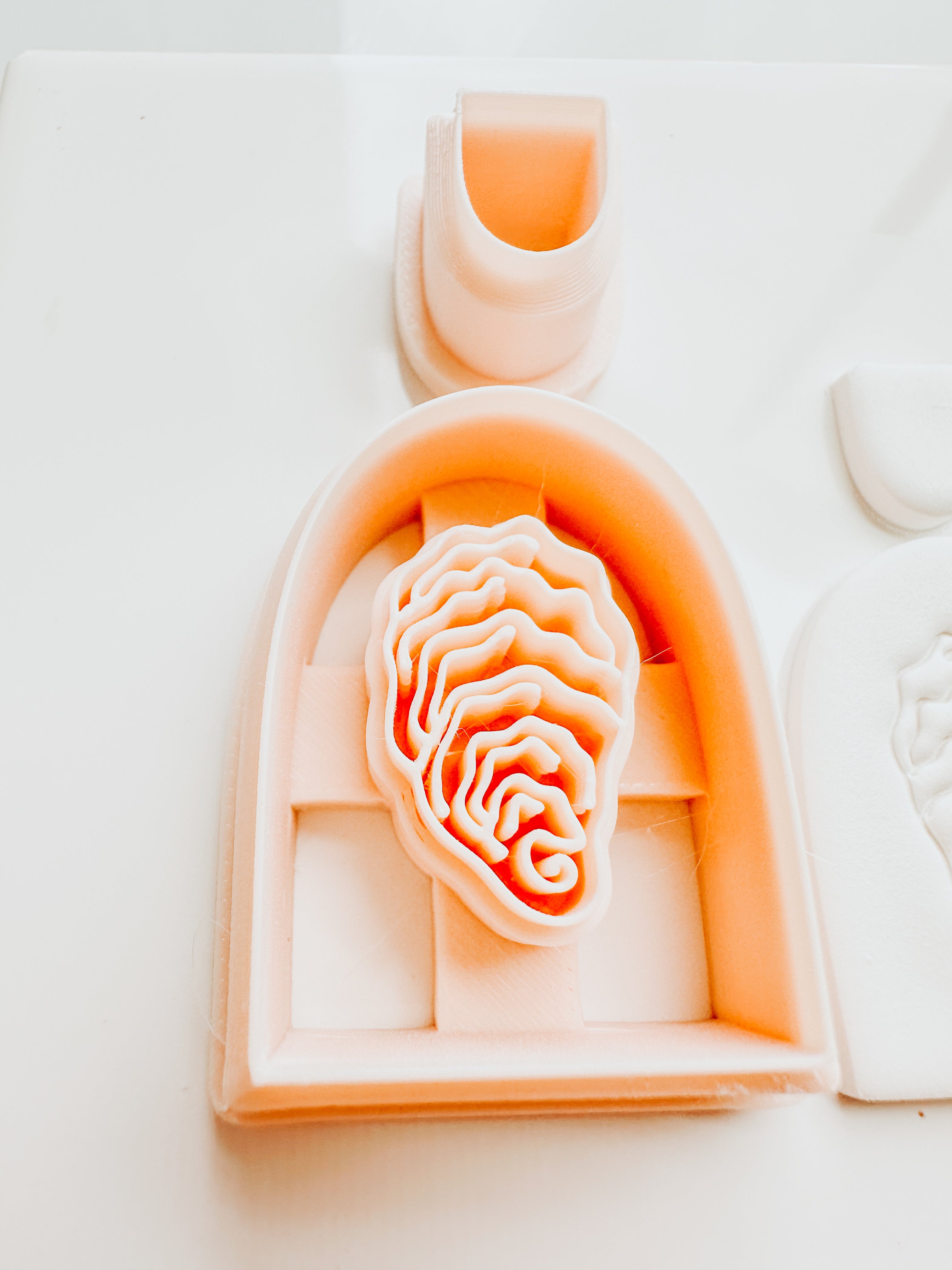 Oyster Arch Embossed Beach Summer Clay Cutter