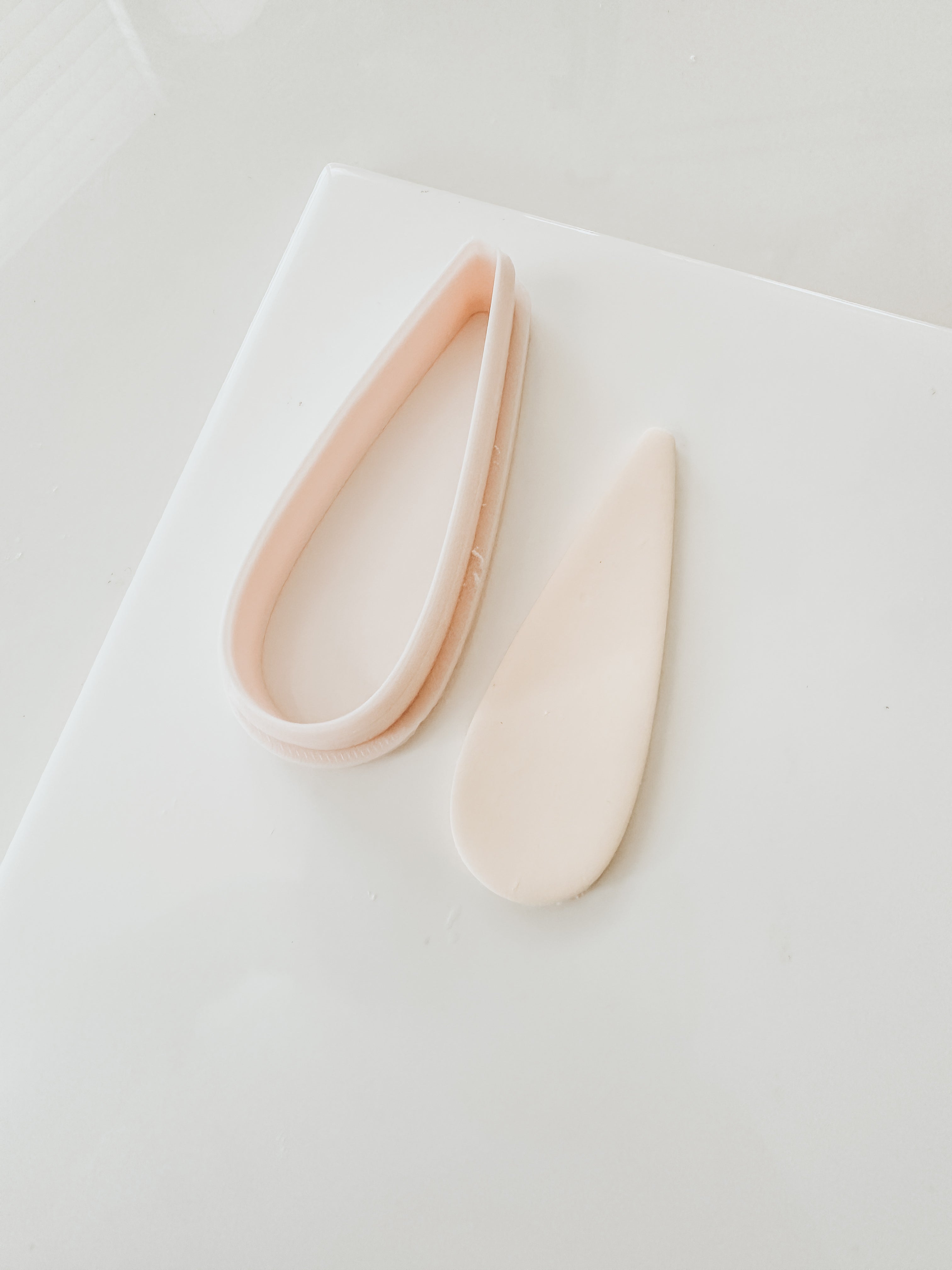 Paris Simple Elegant Drop Clay Cutter