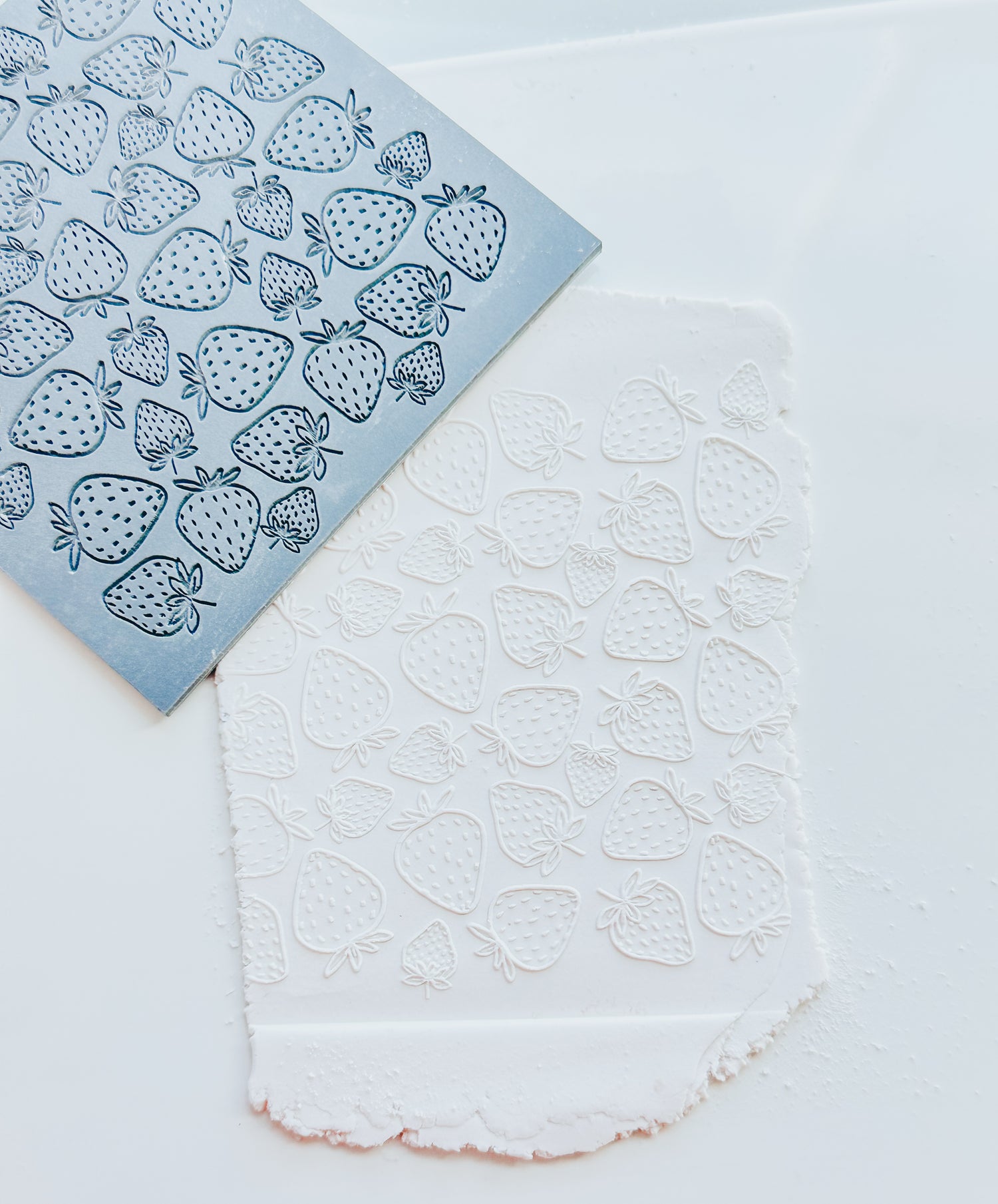 Strawberry Outline Clay Texture Mat