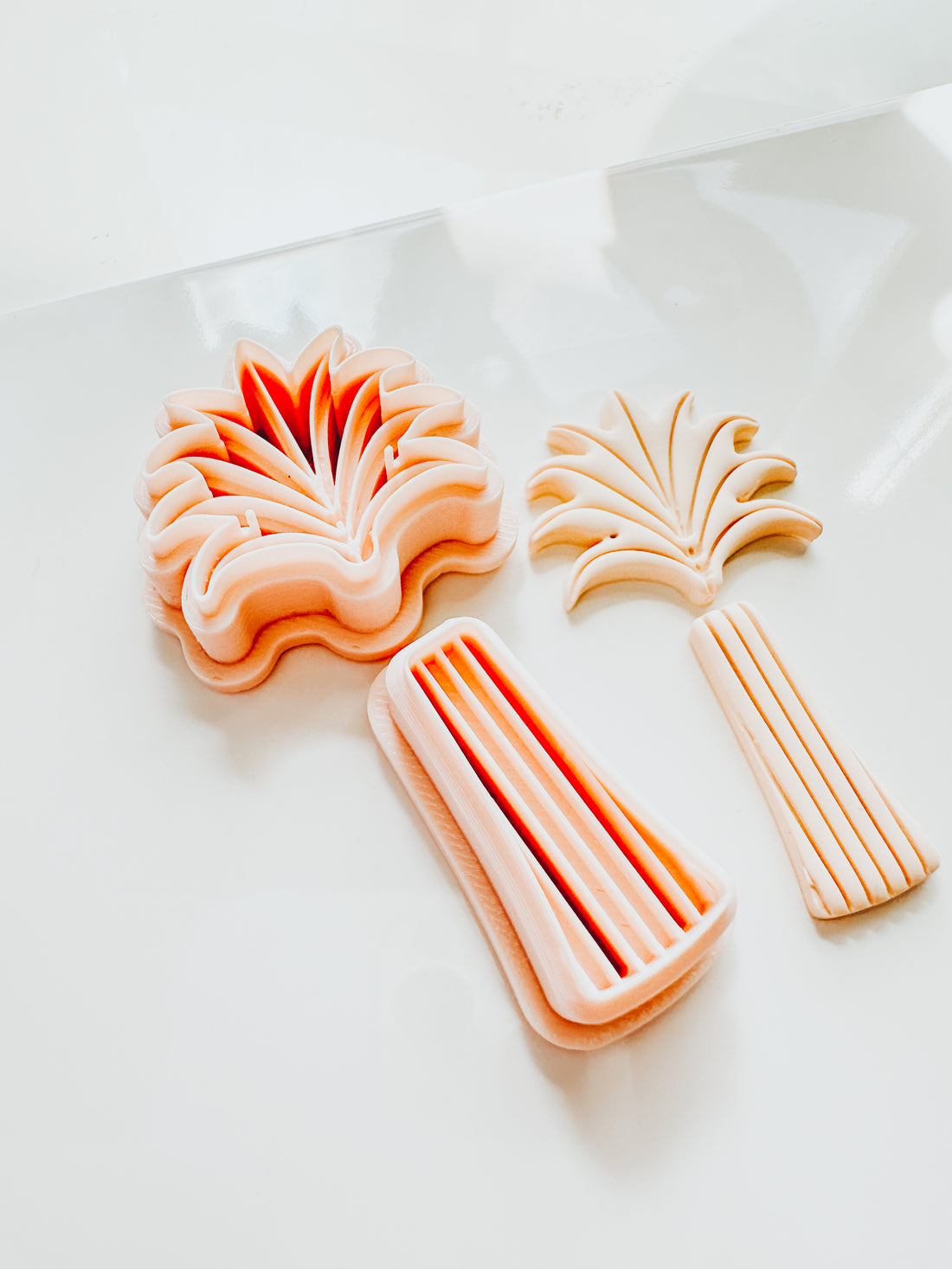Sway Palm Tree 2 Piece Embossed Clay Cutter