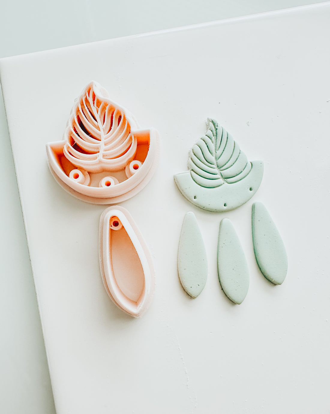 Sway Leaf Danlge Set Clay Cutter
