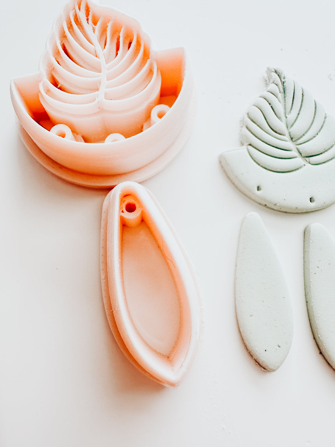 Sway Leaf Danlge Set Clay Cutter