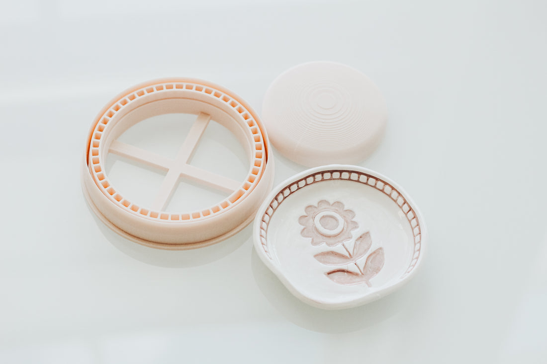 Circle Line Embossed Trinket Dish & Shaper Tool (stamp sold separately)