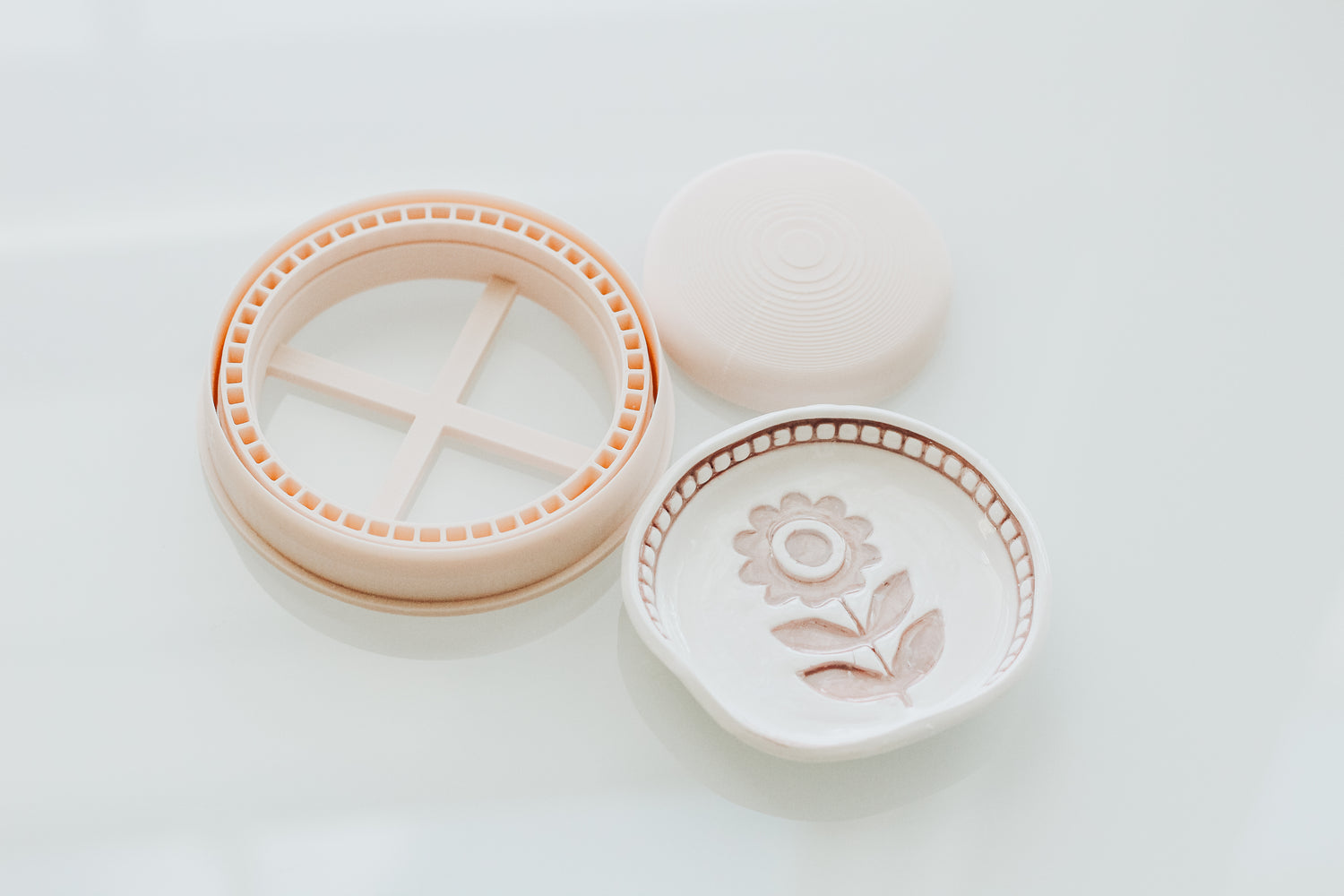Circle Line Embossed Trinket Dish &amp; Shaper Tool (stamp sold separately)