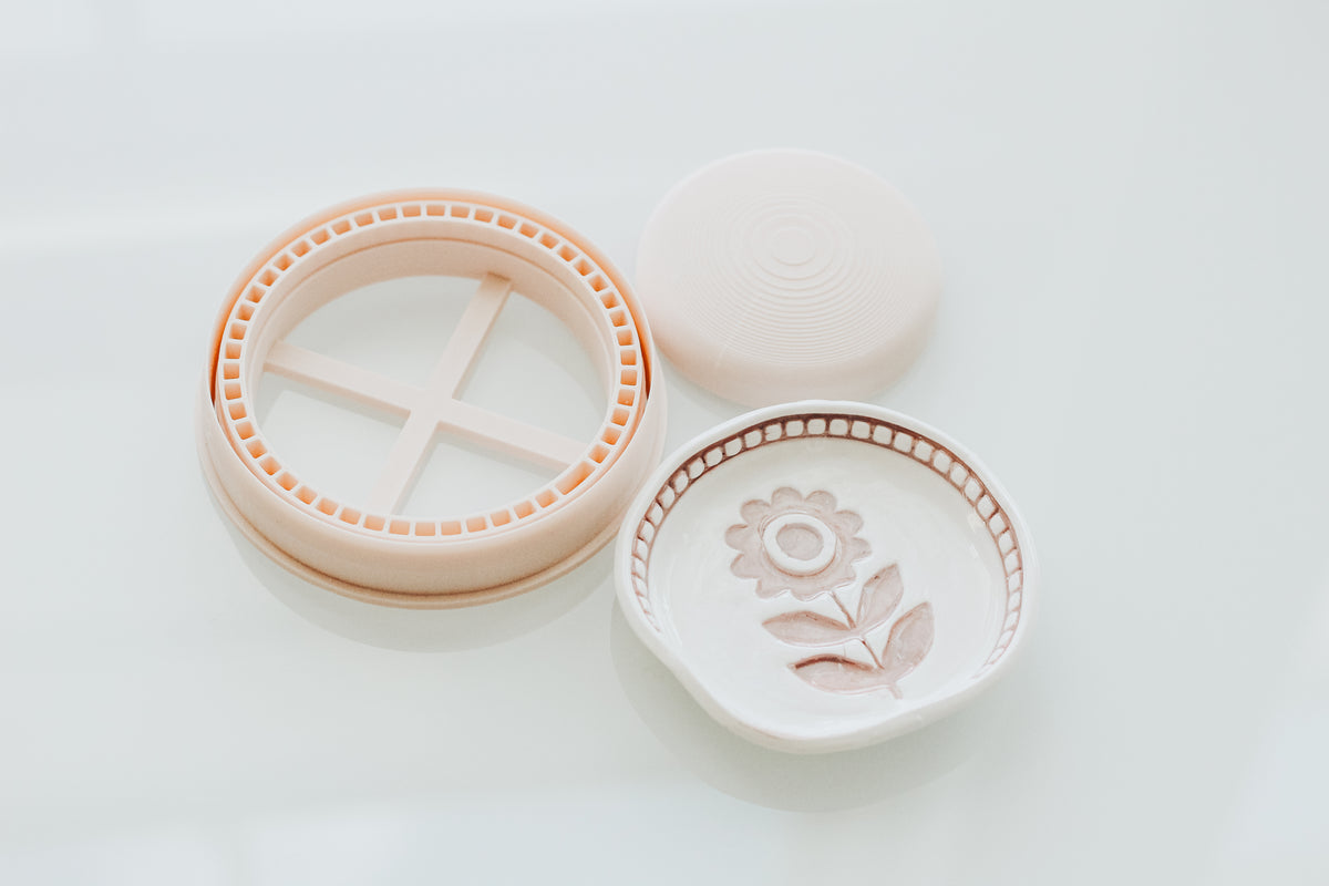 Circle Line Embossed Trinket Dish &amp; Shaper Tool (stamp sold separately)