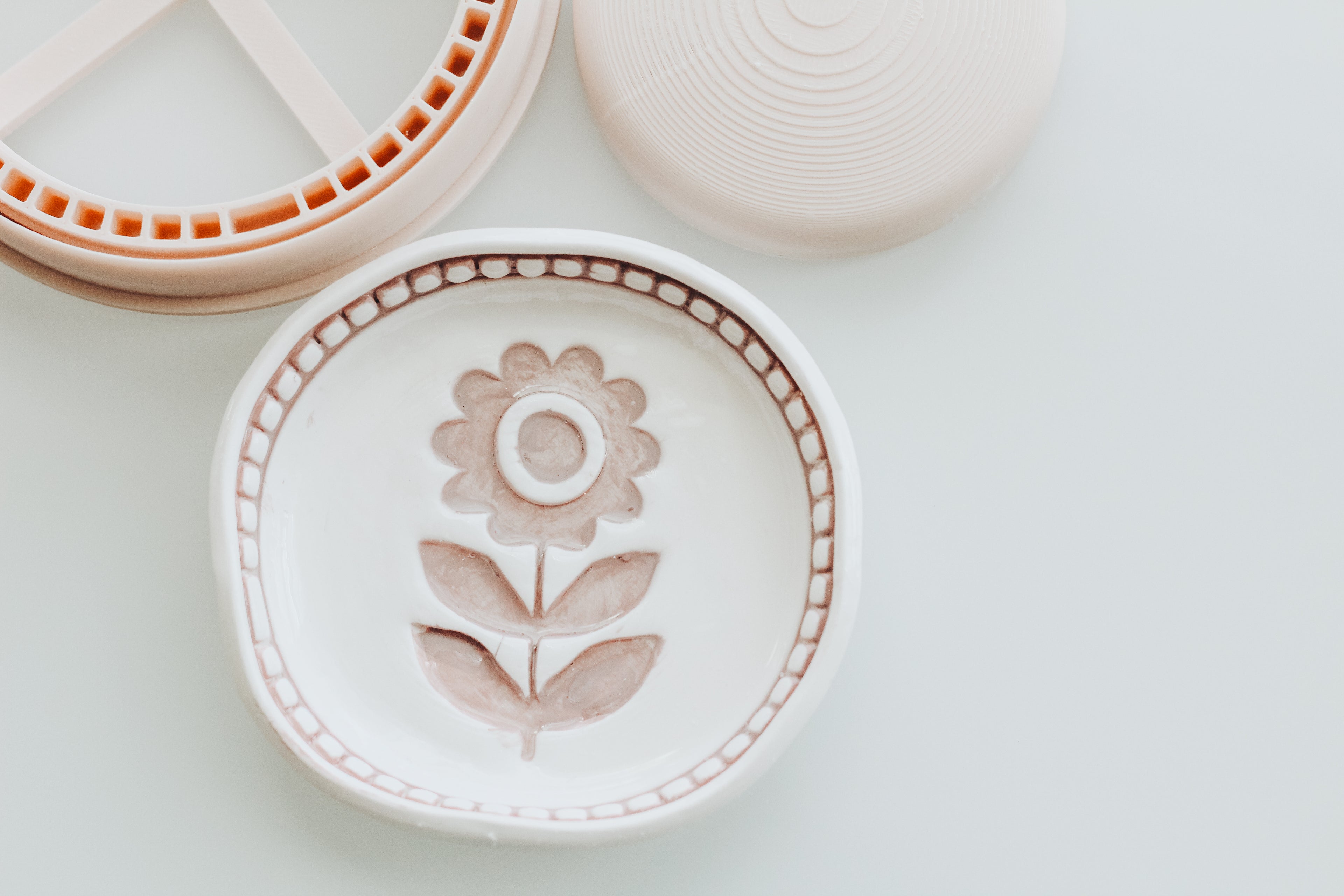 Circle Line Embossed Trinket Dish &amp; Shaper Tool (stamp sold separately)
