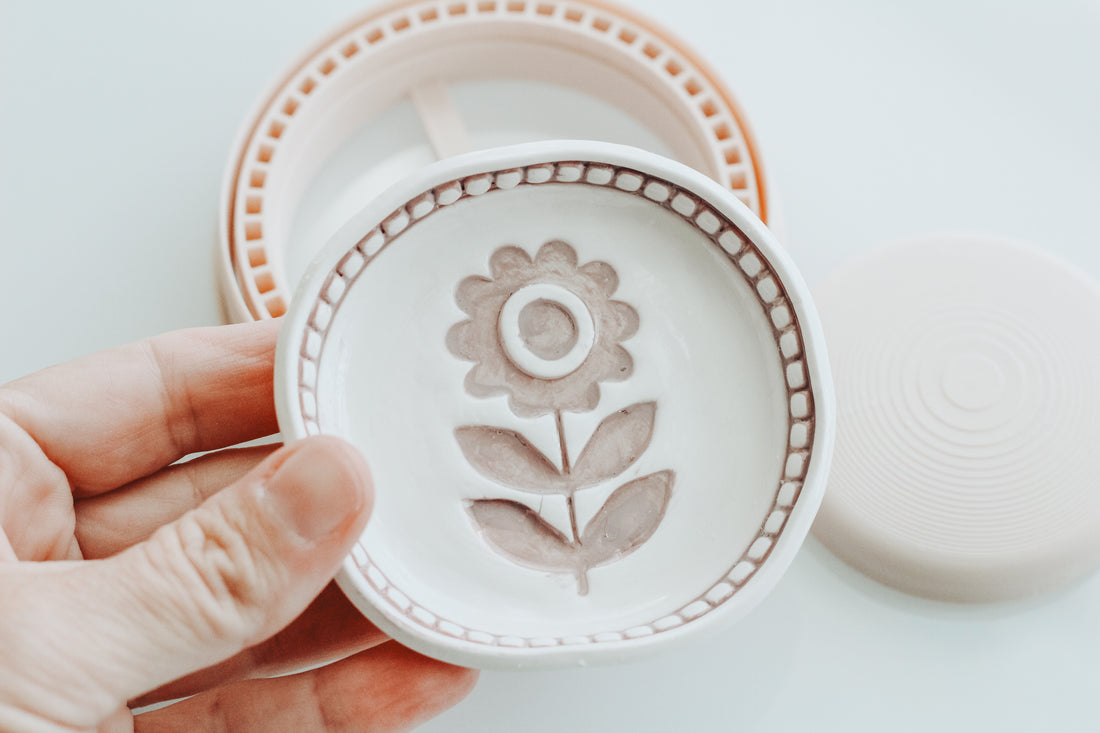 Circle Line Embossed Trinket Dish &amp; Shaper Tool (stamp sold separately)