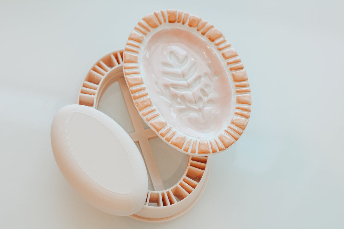 Dashed Oval Trink Dish & Shaper Set