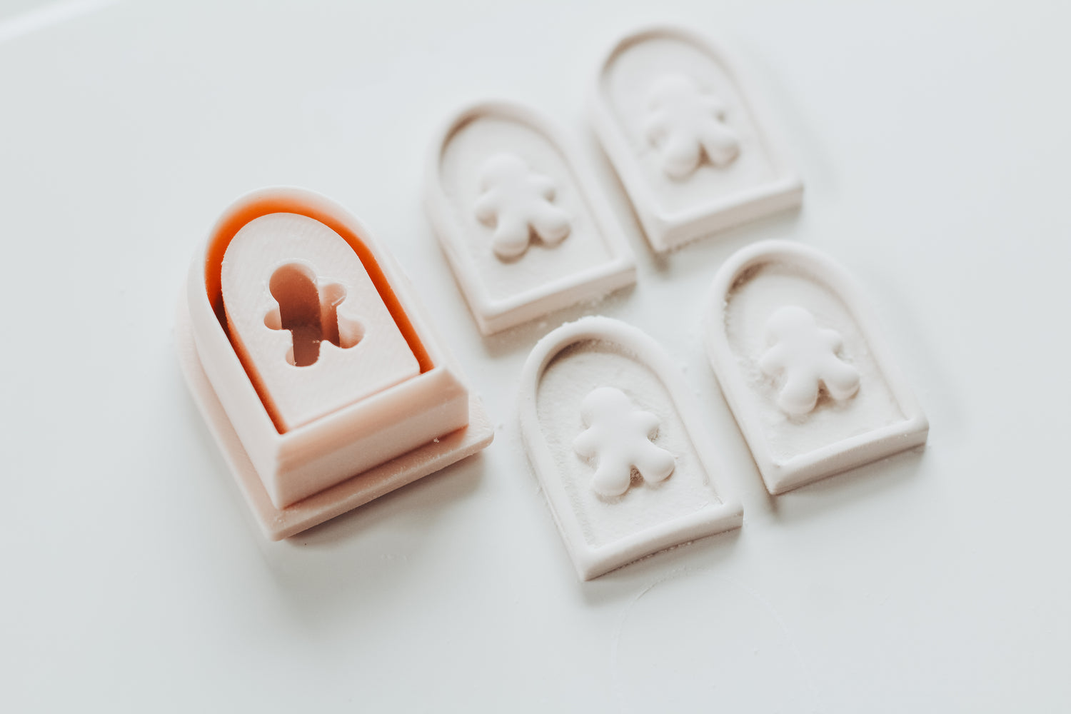 Full Press Gingerbread Man Arch Clay Cutter Set