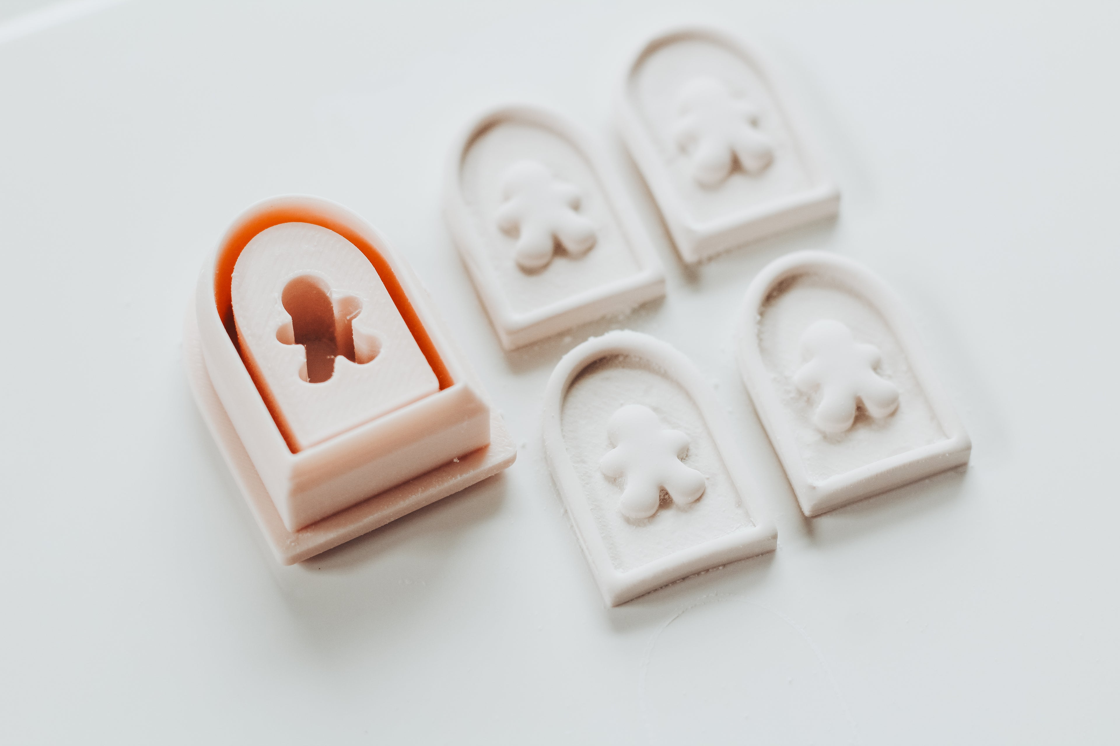Full Press Gingerbread Man Arch Clay Cutter Set