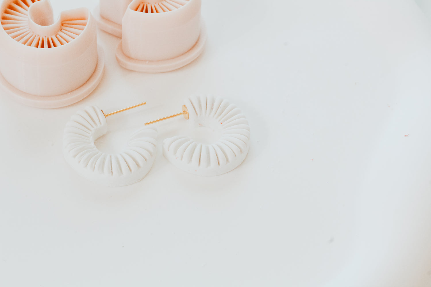 Double Ribbed Hoop / Huggie Clay Cutter Mirrored Set