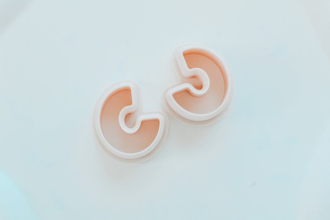 Basic Round Hoop / Huggie Clay Cutter Mirrored Set