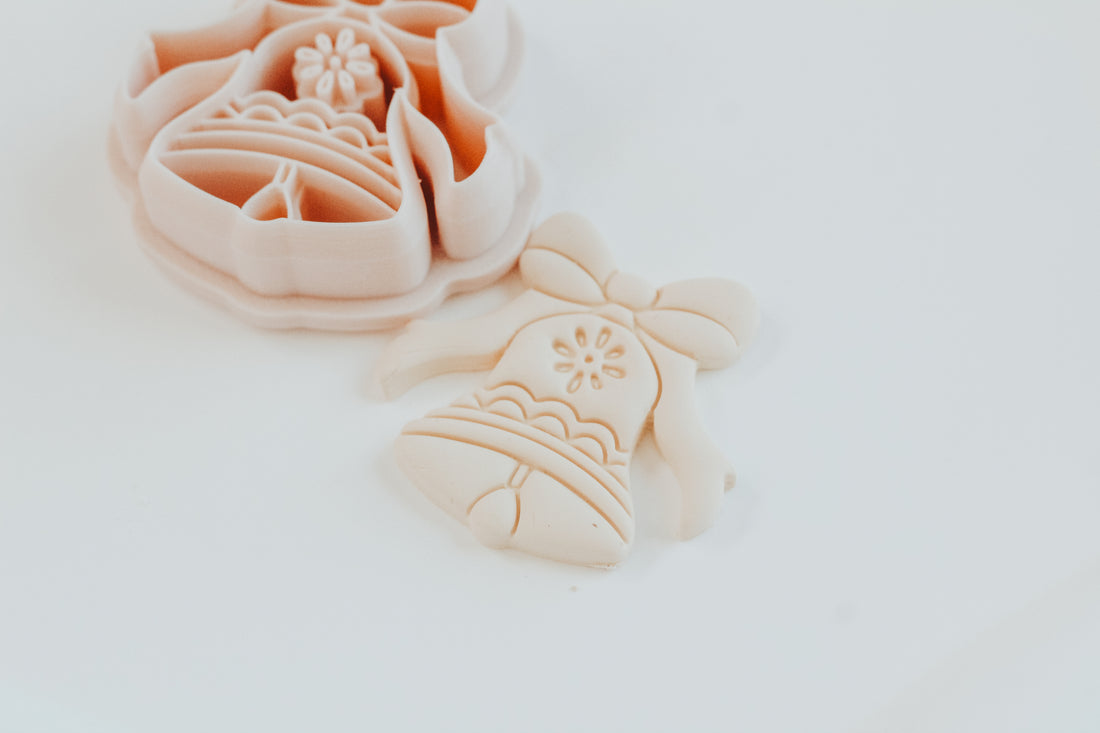 Bow &amp; Bell Clay Cutter